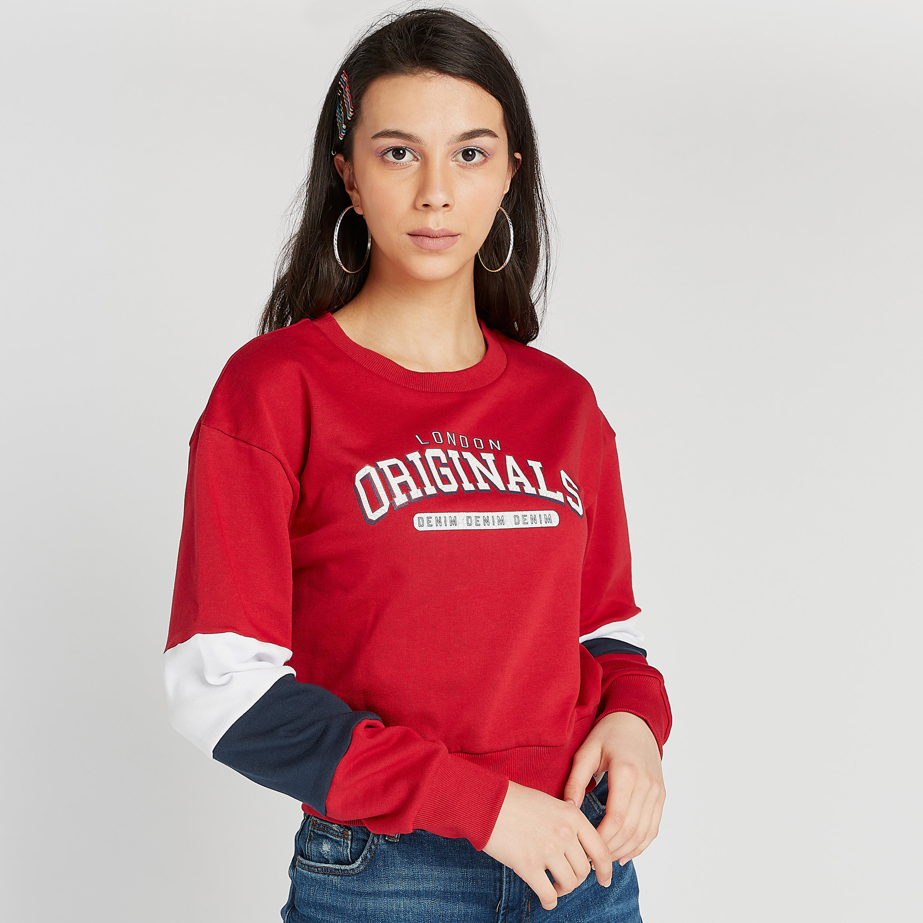 سويت شيرت مستدام بياقة ضيّقة وأكمام طويلة وطبعات من لي كوبر-women-winterwear-hoodiesandsweatshirts-sweatshirts-image-1