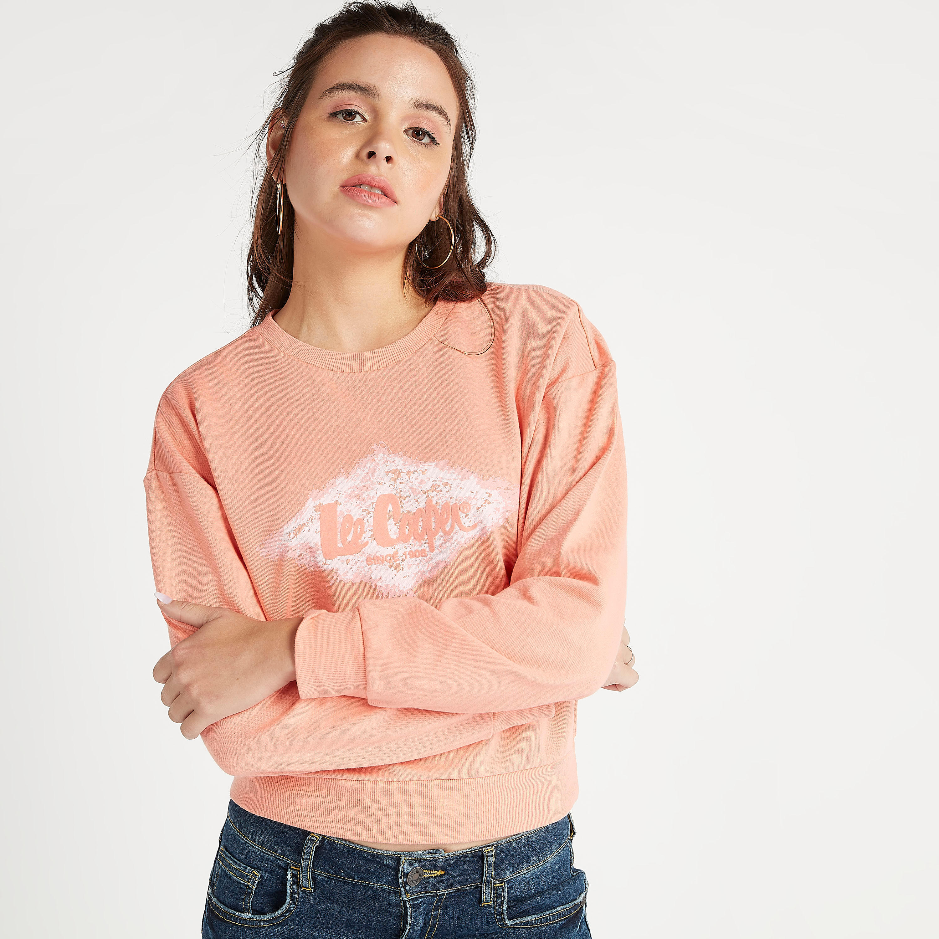 سويت شيرت مستدام بياقة ضيّقة وأكمام طويلة وطبعات من لي كوبر-women-winterwear-hoodiesandsweatshirts-sweatshirts-image-2
