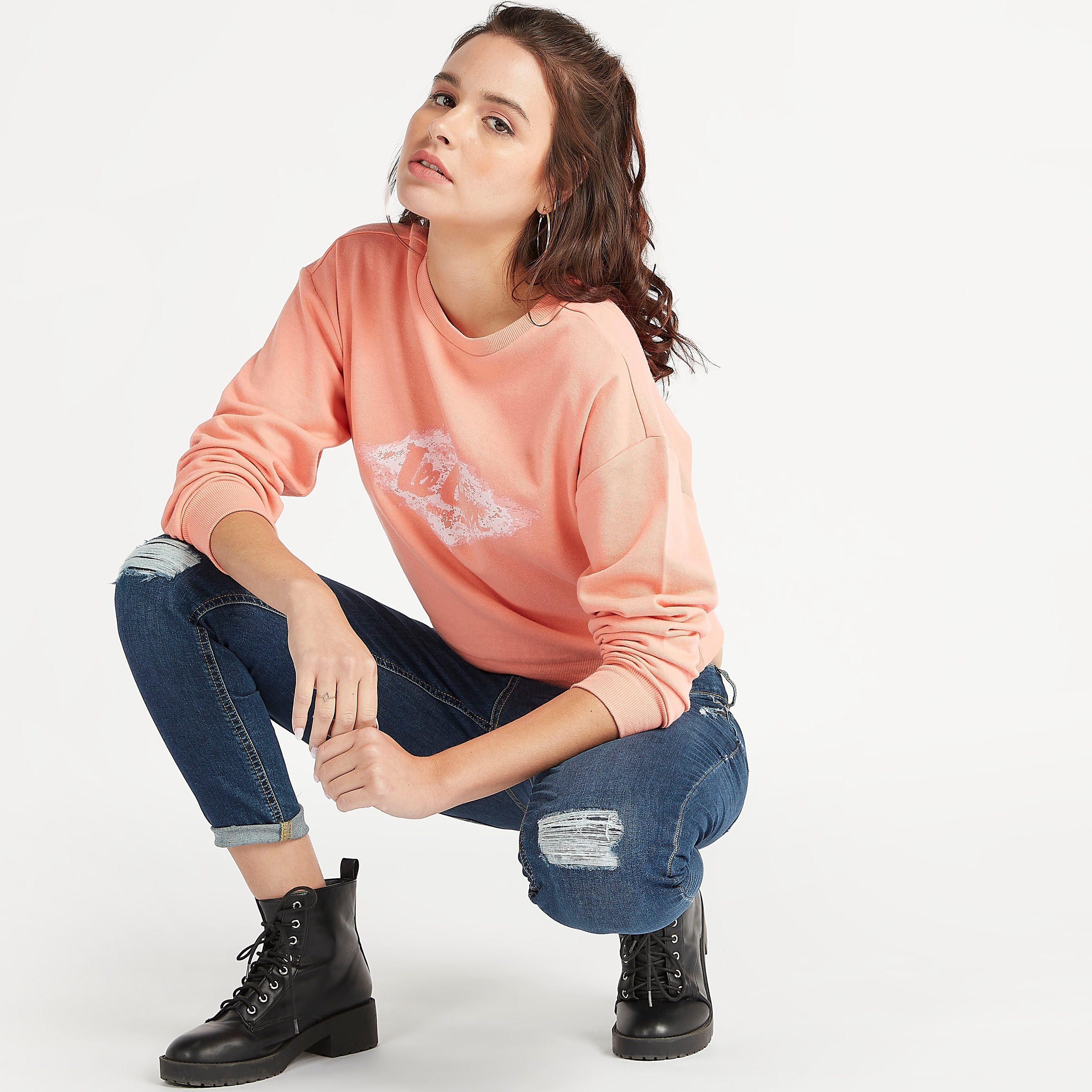 سويت شيرت مستدام بياقة ضيّقة وأكمام طويلة وطبعات من لي كوبر-women-winterwear-hoodiesandsweatshirts-sweatshirts-image-3