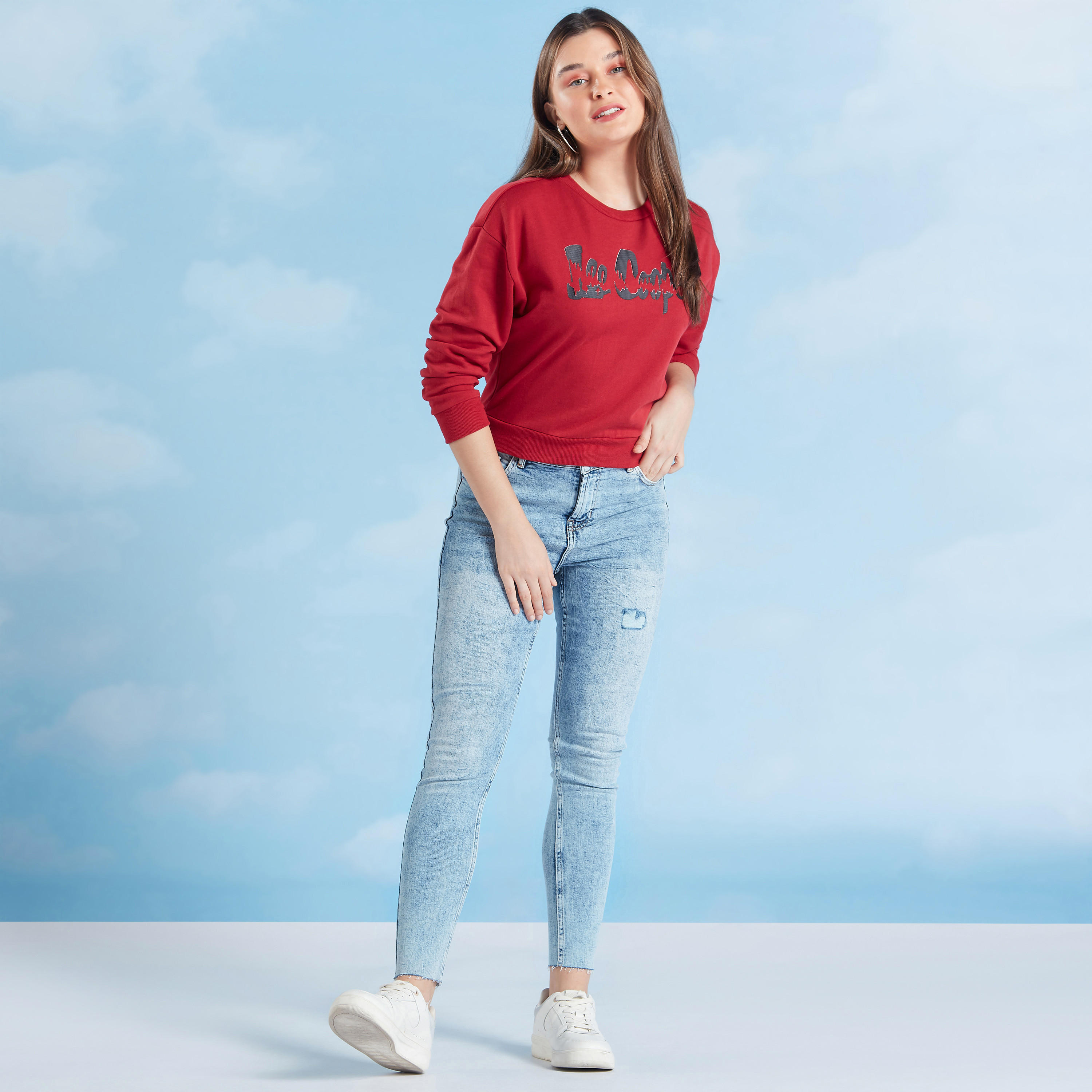 سويت شيرت مستدام بياقة ضيّقة وأكمام طويلة وطبعات من لي كوبر-women-winterwear-hoodiesandsweatshirts-sweatshirts-image-2