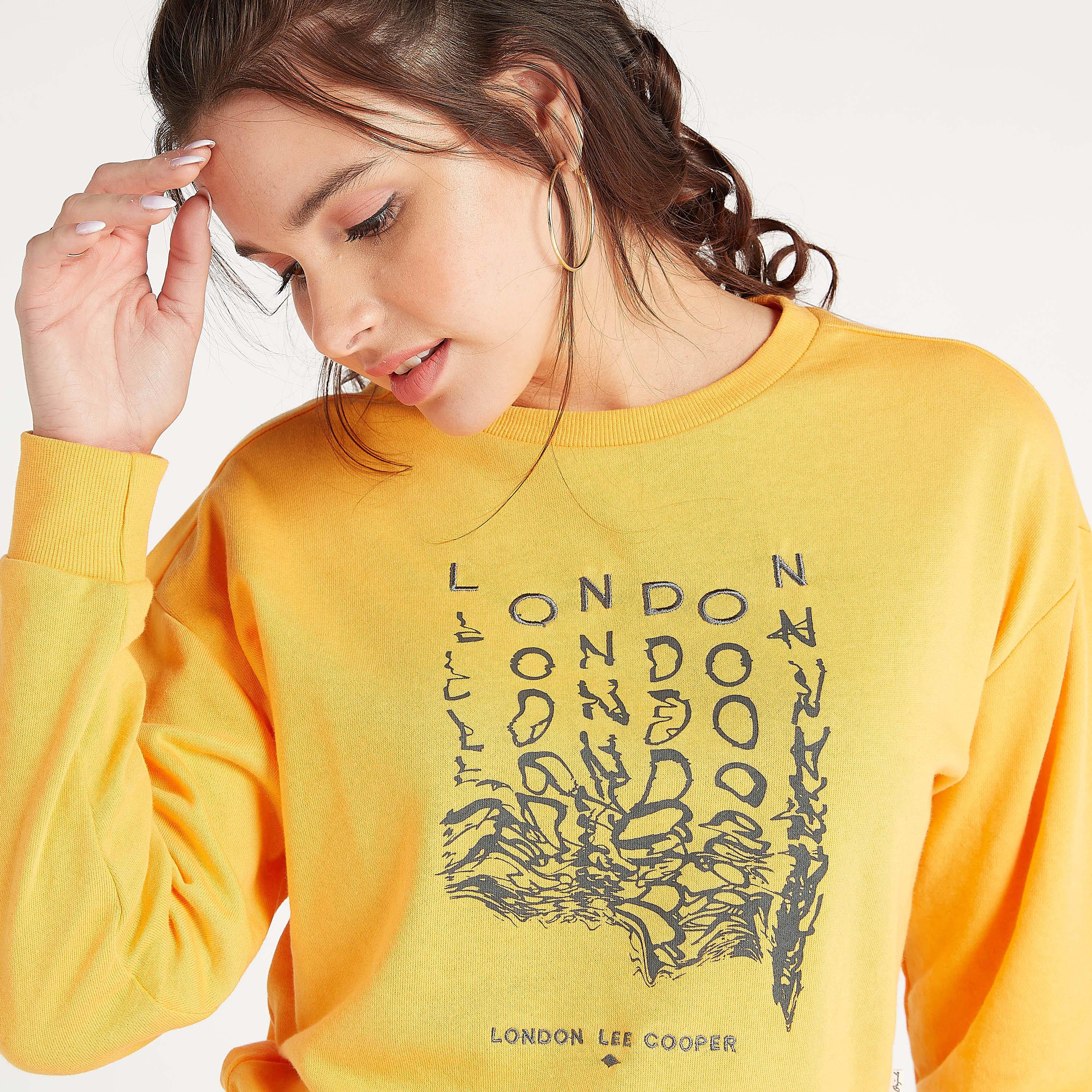 سويت شيرت مستدام بياقة ضيّقة وأكمام طويلة وطبعات من لي كوبر-women-winterwear-hoodiesandsweatshirts-sweatshirts-image-1