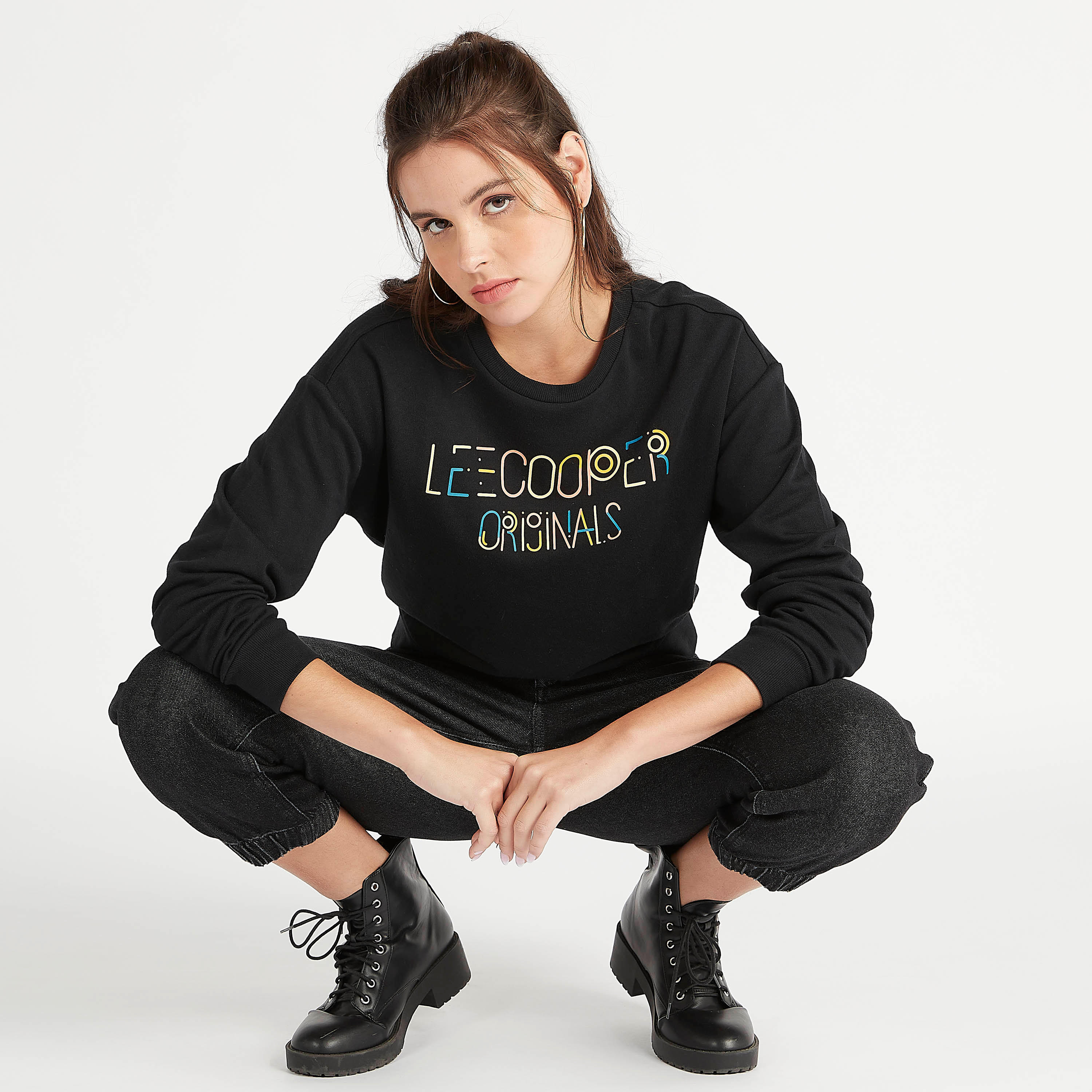 سويت شيرت مستدام بياقة ضيّقة وأكمام طويلة وطبعات من لي كوبر-women-winterwear-hoodiesandsweatshirts-sweatshirts-image-1