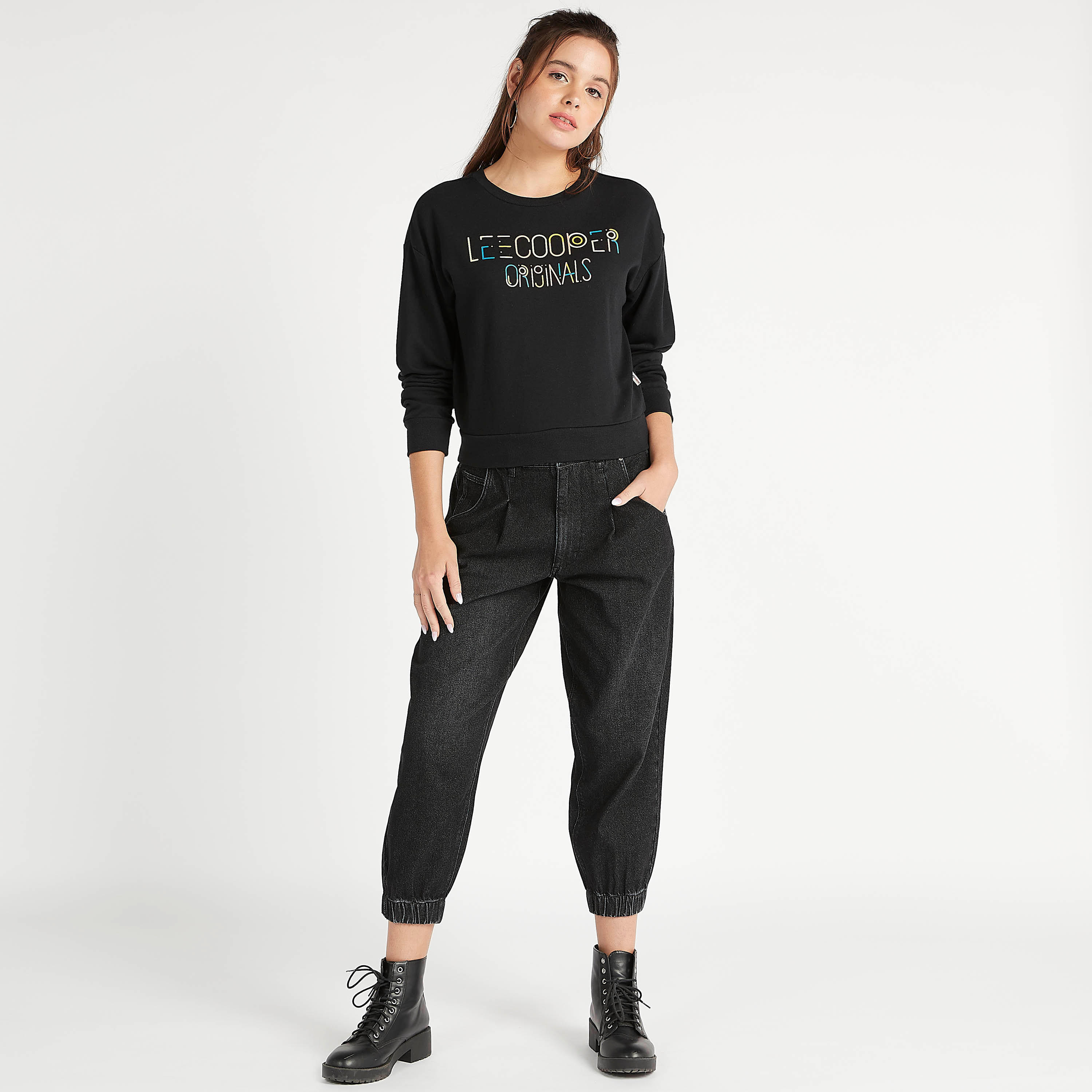 سويت شيرت مستدام بياقة ضيّقة وأكمام طويلة وطبعات من لي كوبر-women-winterwear-hoodiesandsweatshirts-sweatshirts-image-3