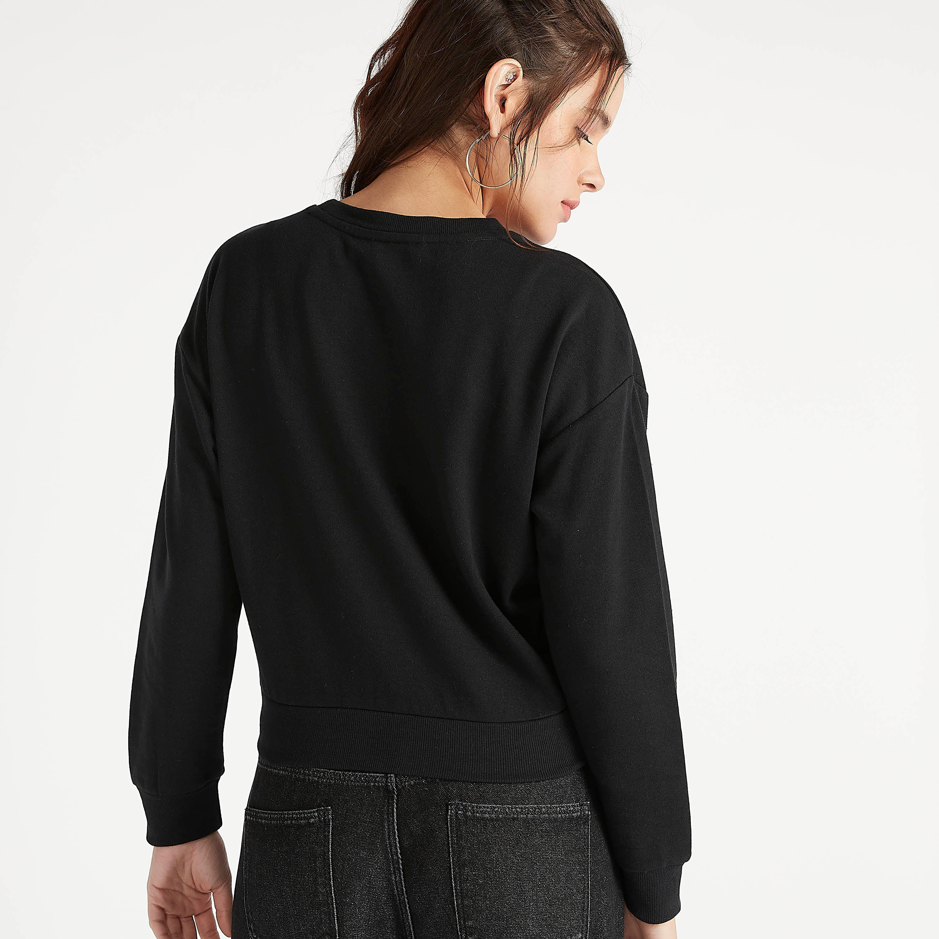 سويت شيرت مستدام بياقة ضيّقة وأكمام طويلة وطبعات من لي كوبر-women-winterwear-hoodiesandsweatshirts-sweatshirts-image-4