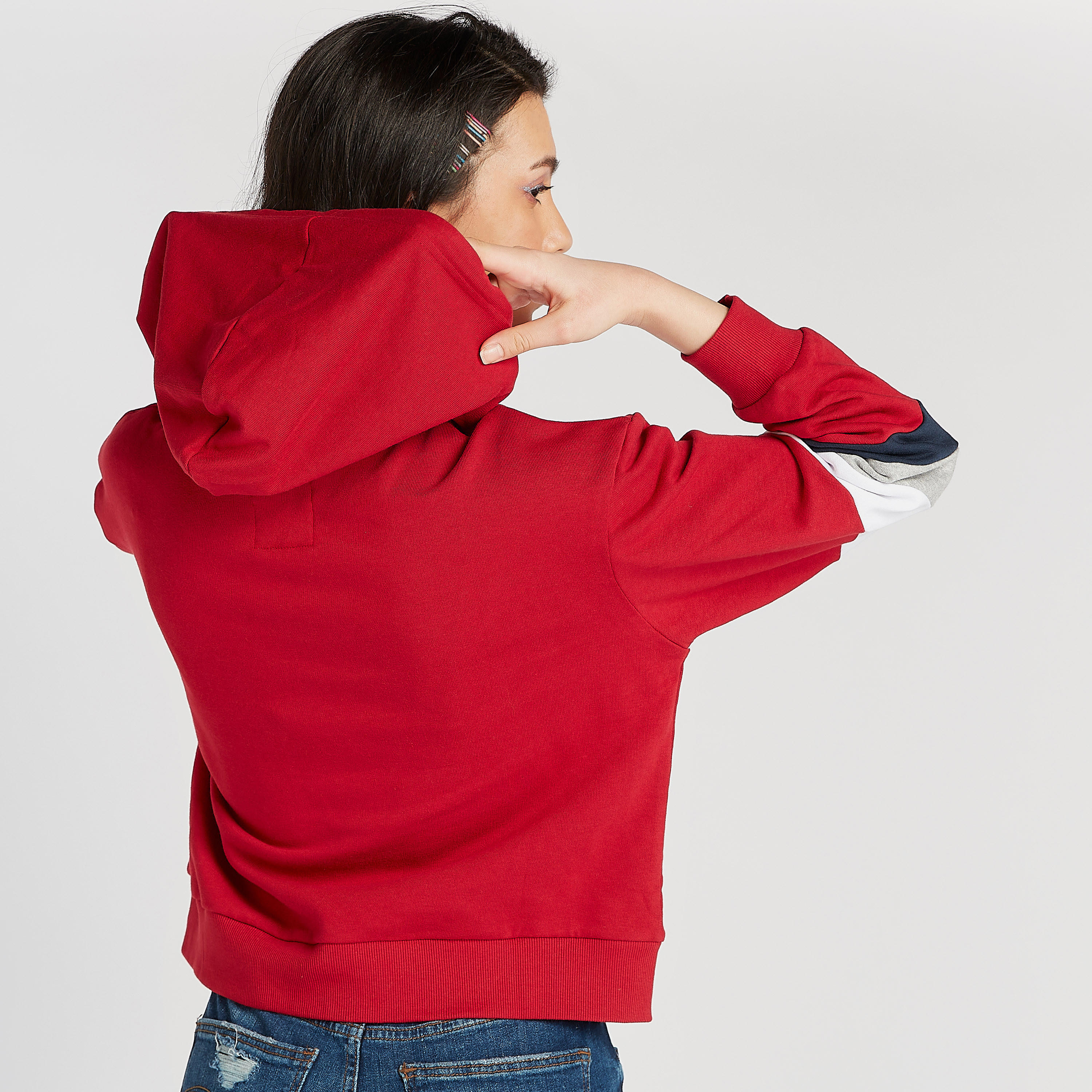 هودي مستدام بأكمام طويلة بتصاميم مغايرة من لي كوبر-women-winterwear-hoodiesandsweatshirts-hoodies-image-4