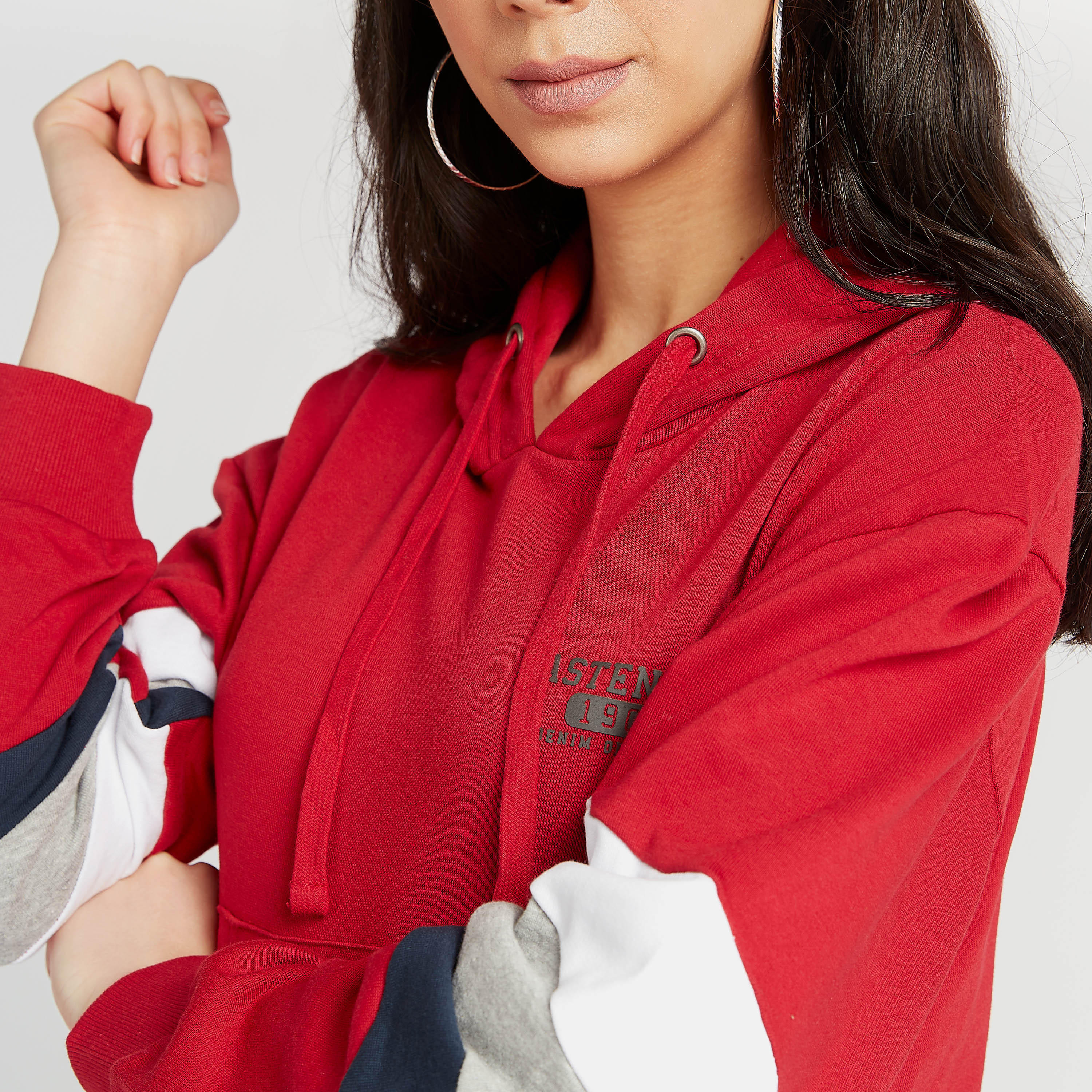هودي مستدام بأكمام طويلة بتصاميم مغايرة من لي كوبر-women-winterwear-hoodiesandsweatshirts-hoodies-image-5