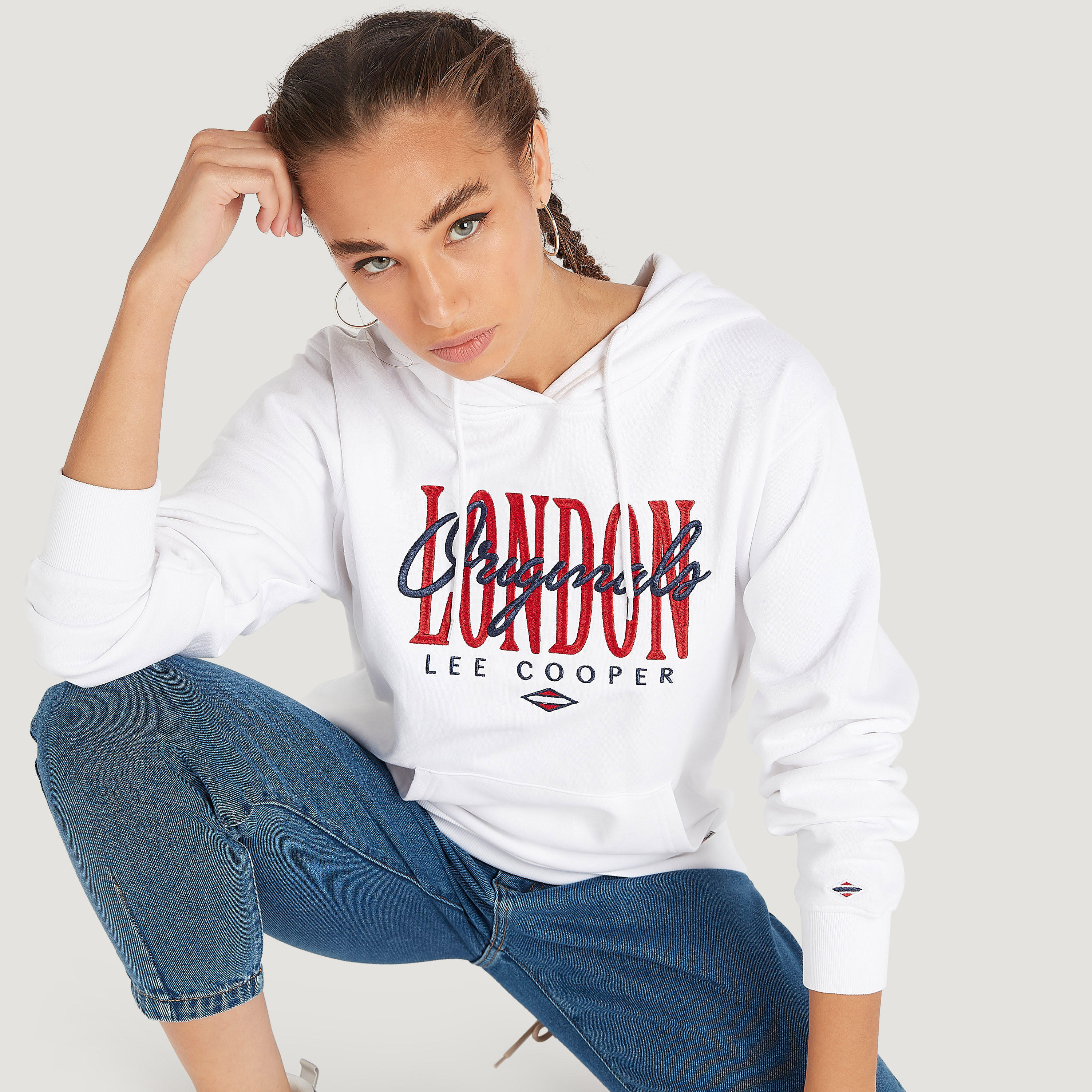 سويت شيرت مستدام مطرّز بقبّعة وأكمام طويلة من لي كوبر-women-winterwear-hoodiesandsweatshirts-hoodies-image-1