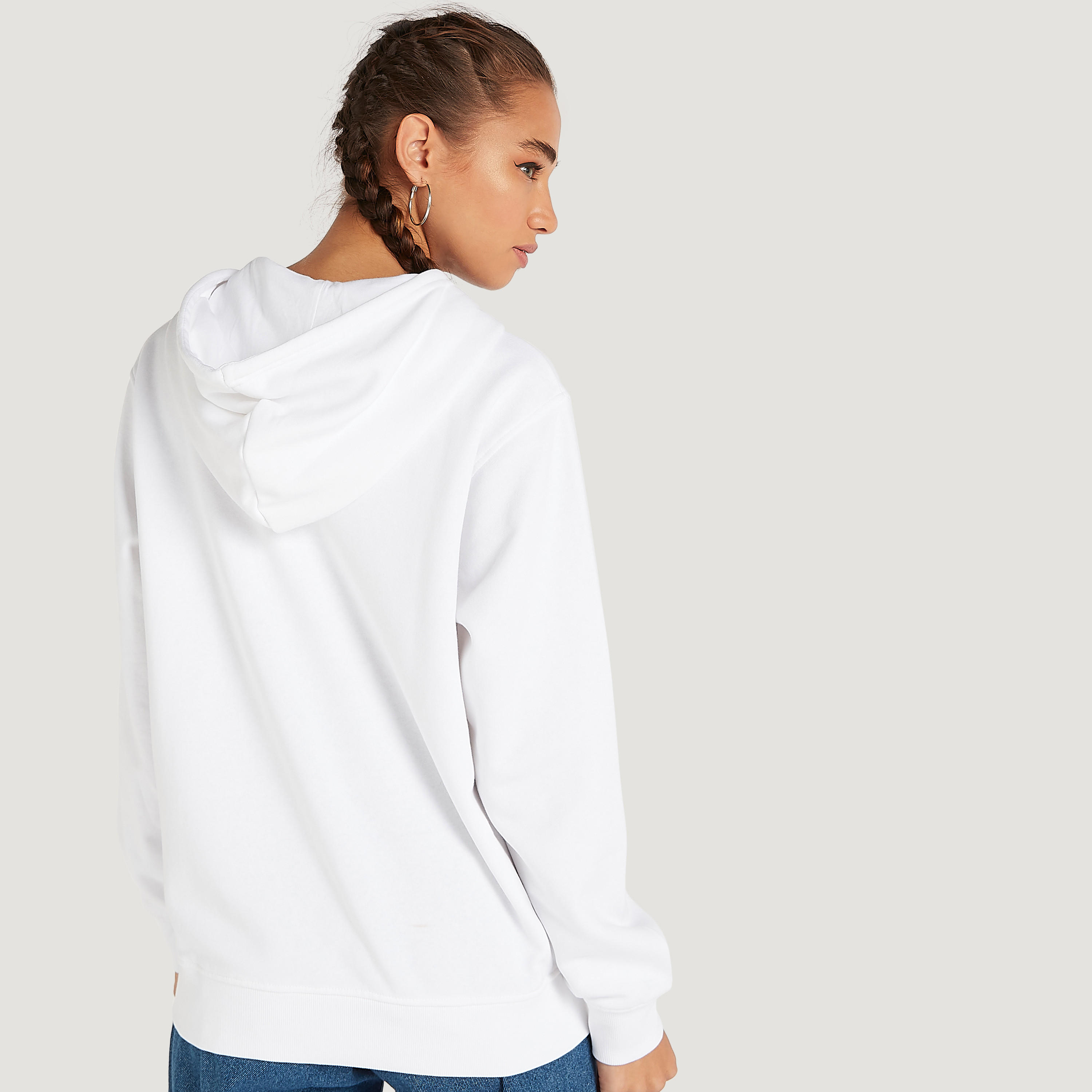 سويت شيرت مستدام مطرّز بقبّعة وأكمام طويلة من لي كوبر-women-winterwear-hoodiesandsweatshirts-hoodies-image-4