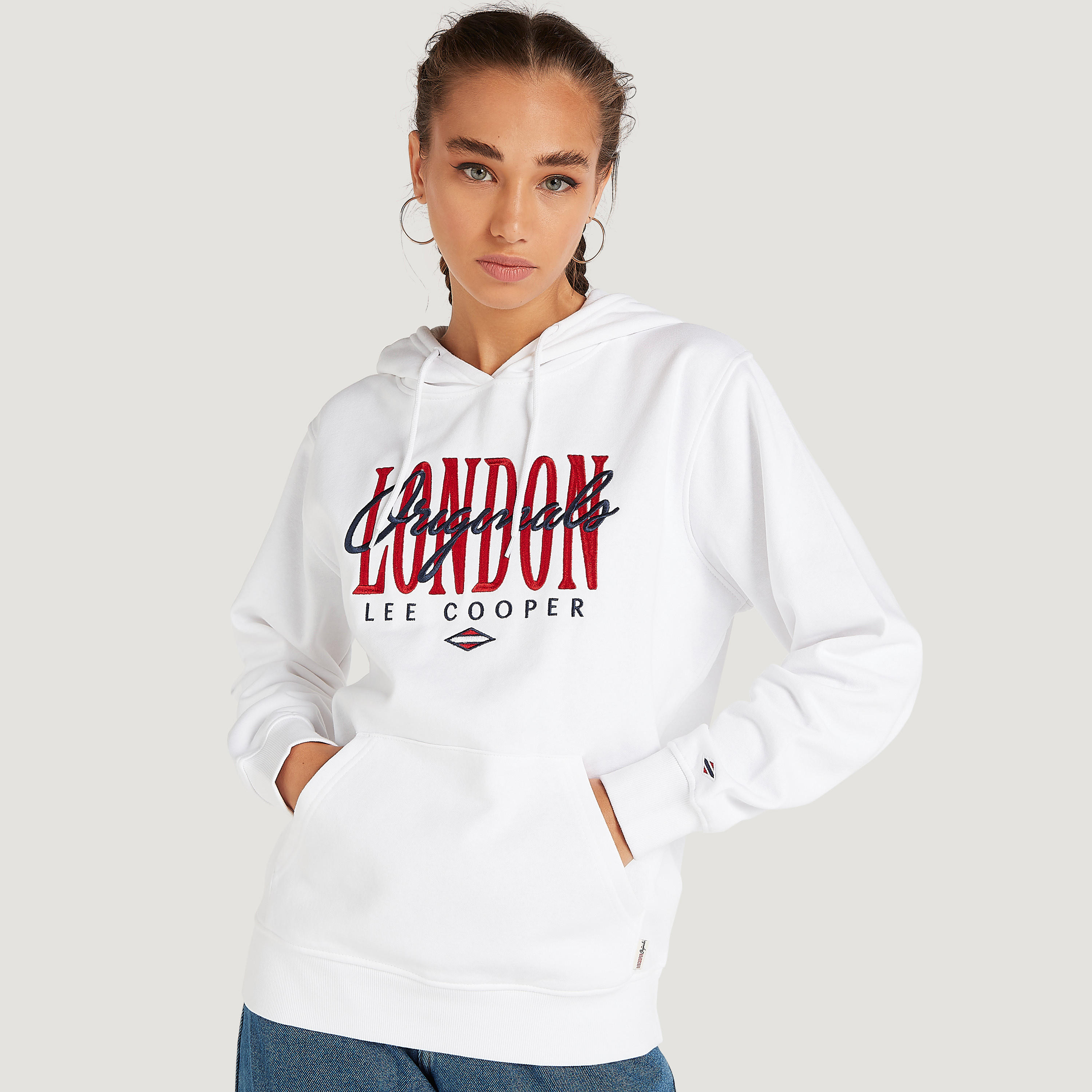 سويت شيرت مستدام مطرّز بقبّعة وأكمام طويلة من لي كوبر-women-winterwear-hoodiesandsweatshirts-hoodies-image-5