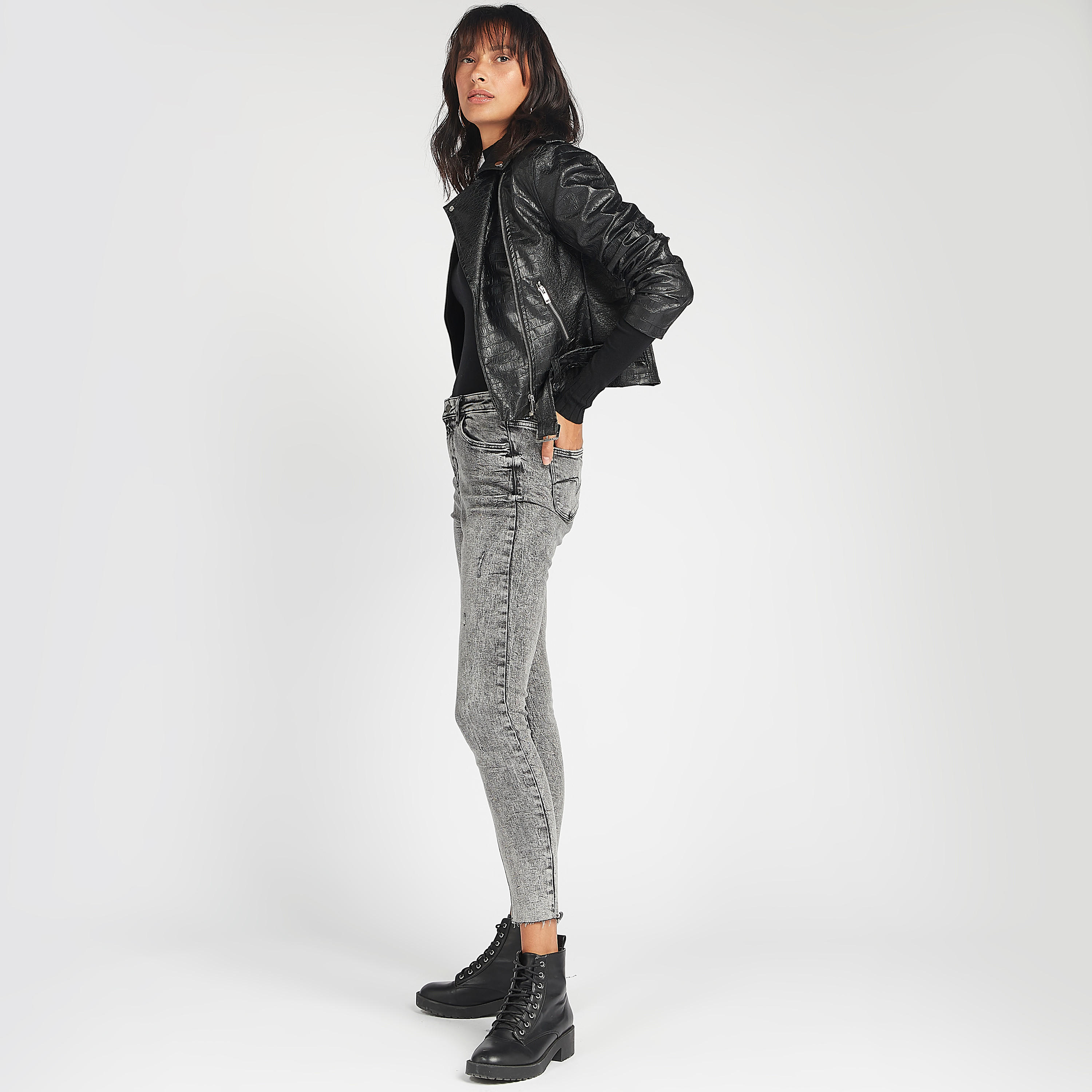 جاكيت بايكر مستدام بارز الملمس بأكمام طويلة من لي كوبر-women-winterwear-coatsandjackets-jackets-image-2