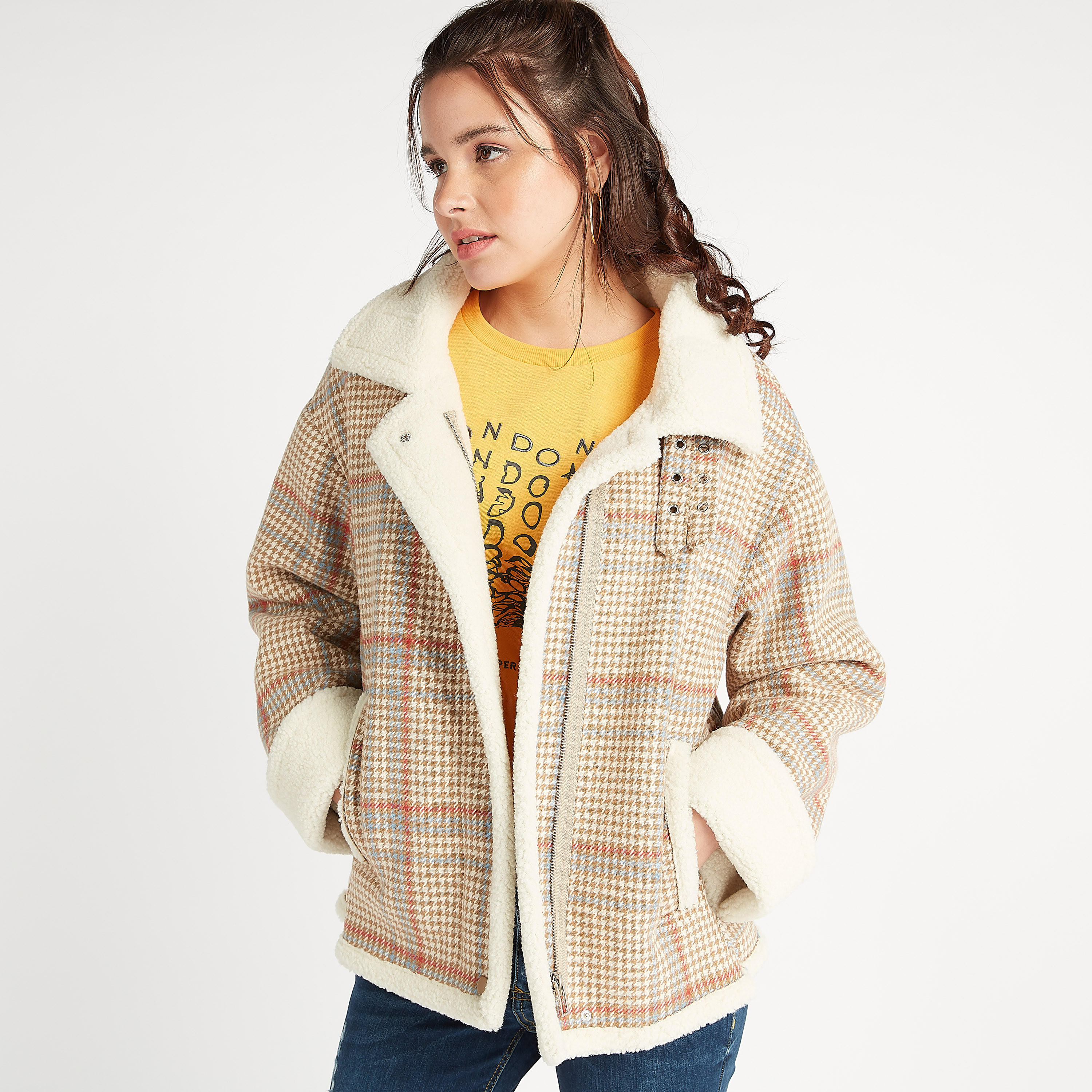 جاكيت باركا كاروهات بتفاصيل فرو مع جيوب من لي كوبر-women-winterwear-coatsandjackets-jackets-image-1