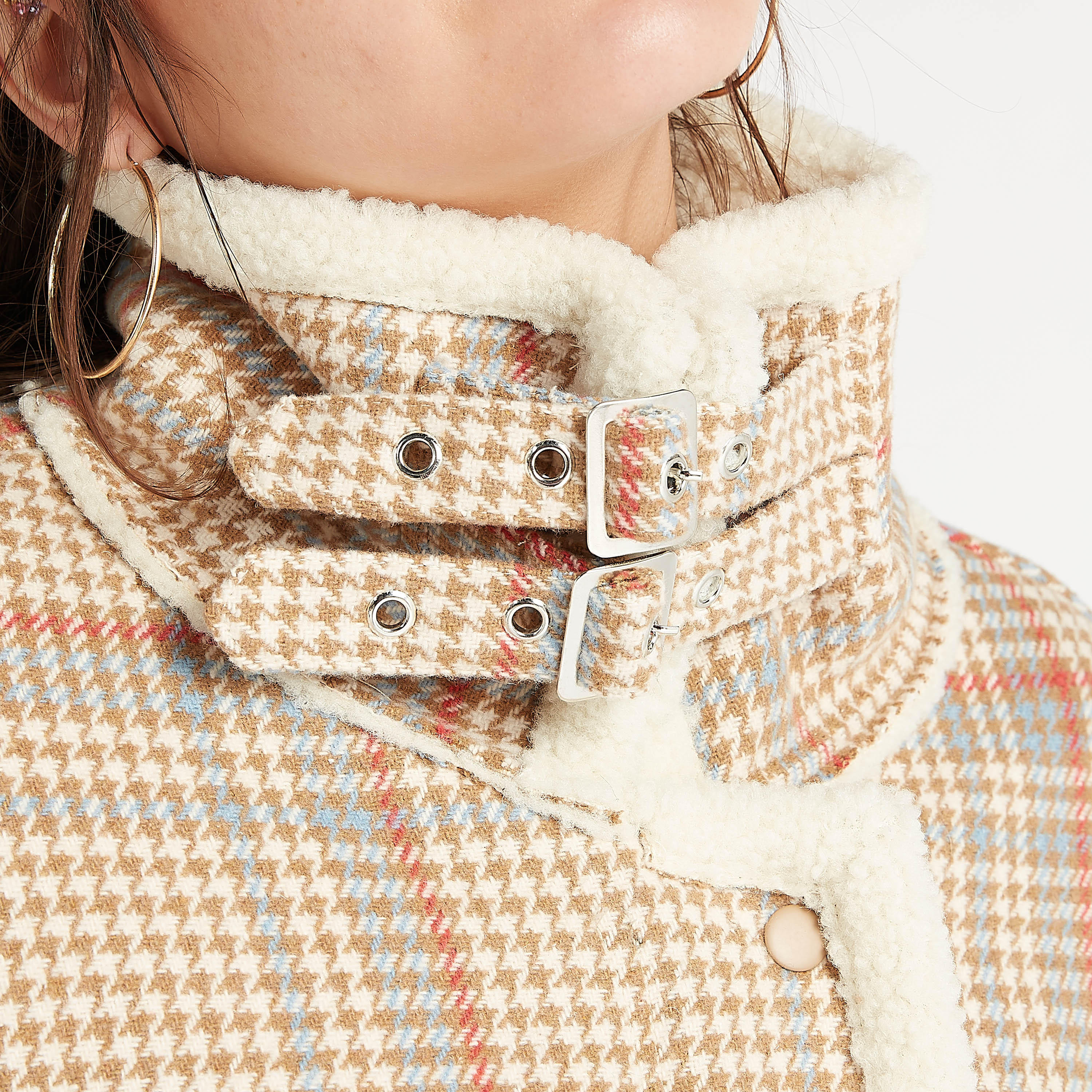 جاكيت باركا كاروهات بتفاصيل فرو مع جيوب من لي كوبر-women-winterwear-coatsandjackets-jackets-image-2