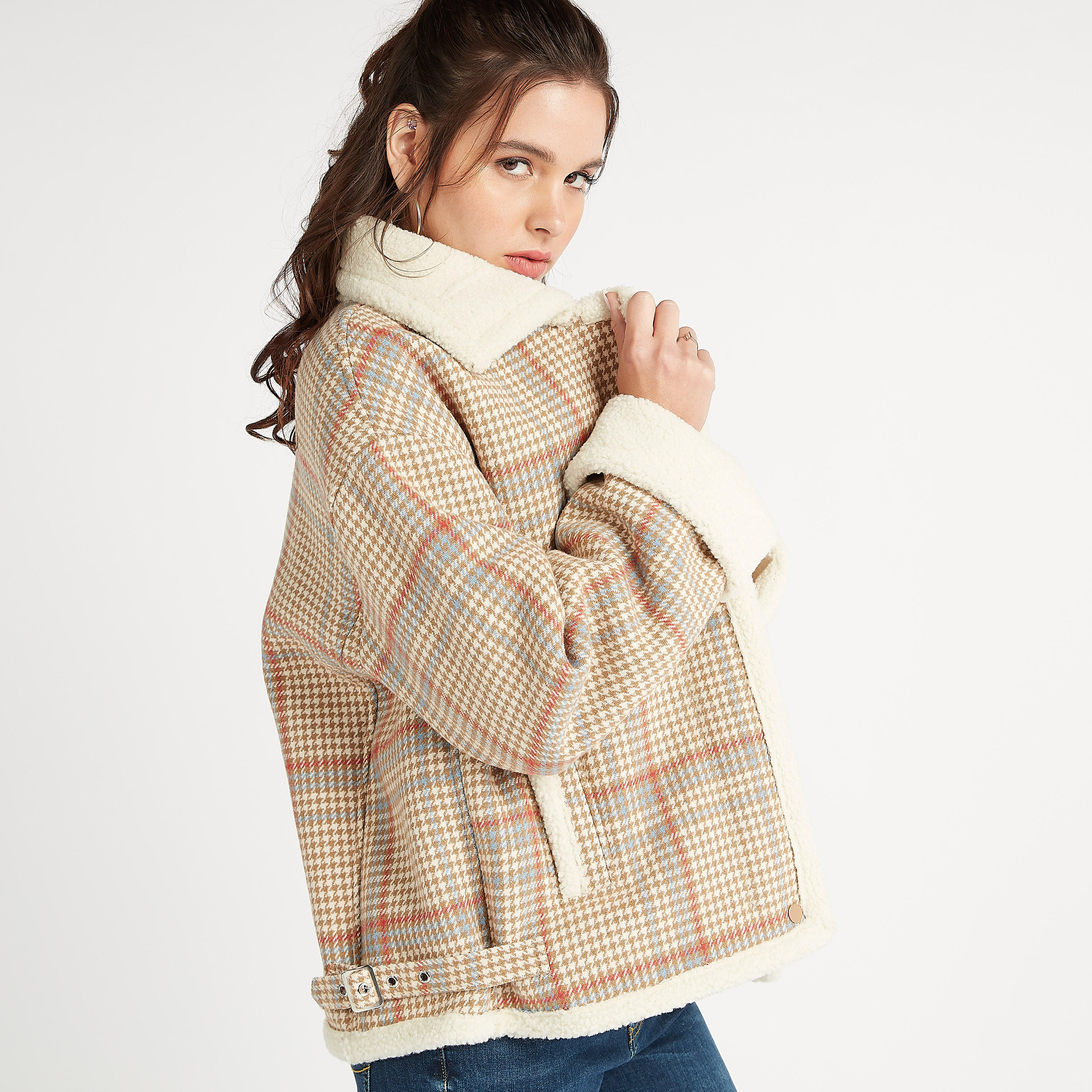 جاكيت باركا كاروهات بتفاصيل فرو مع جيوب من لي كوبر-women-winterwear-coatsandjackets-jackets-image-5