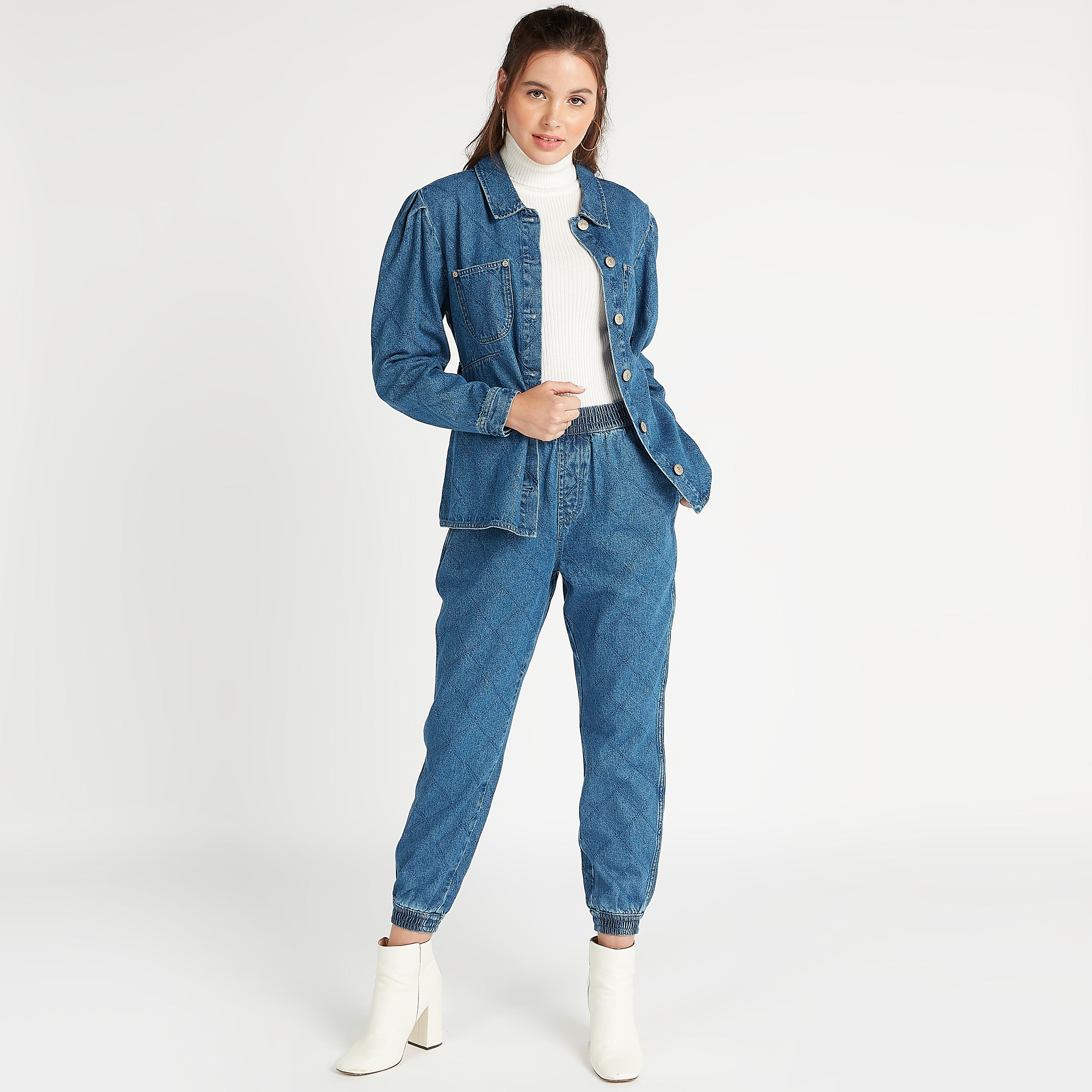 جاكيت مستدام دينم باز الملمس بياقة عادية وحزام من لي كوبر-women-winterwear-coatsandjackets-jackets-image-2