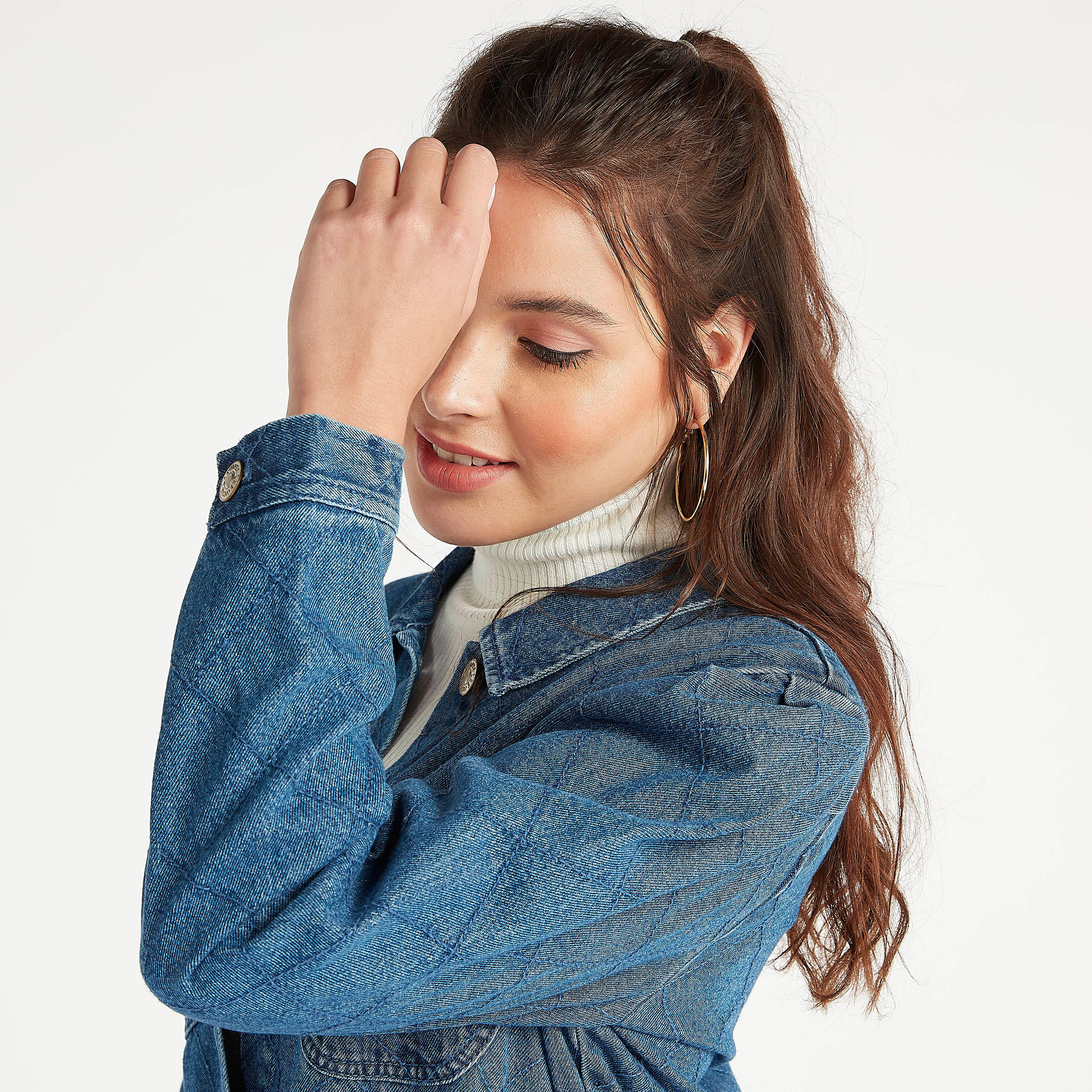 جاكيت مستدام دينم باز الملمس بياقة عادية وحزام من لي كوبر-women-winterwear-coatsandjackets-jackets-image-5