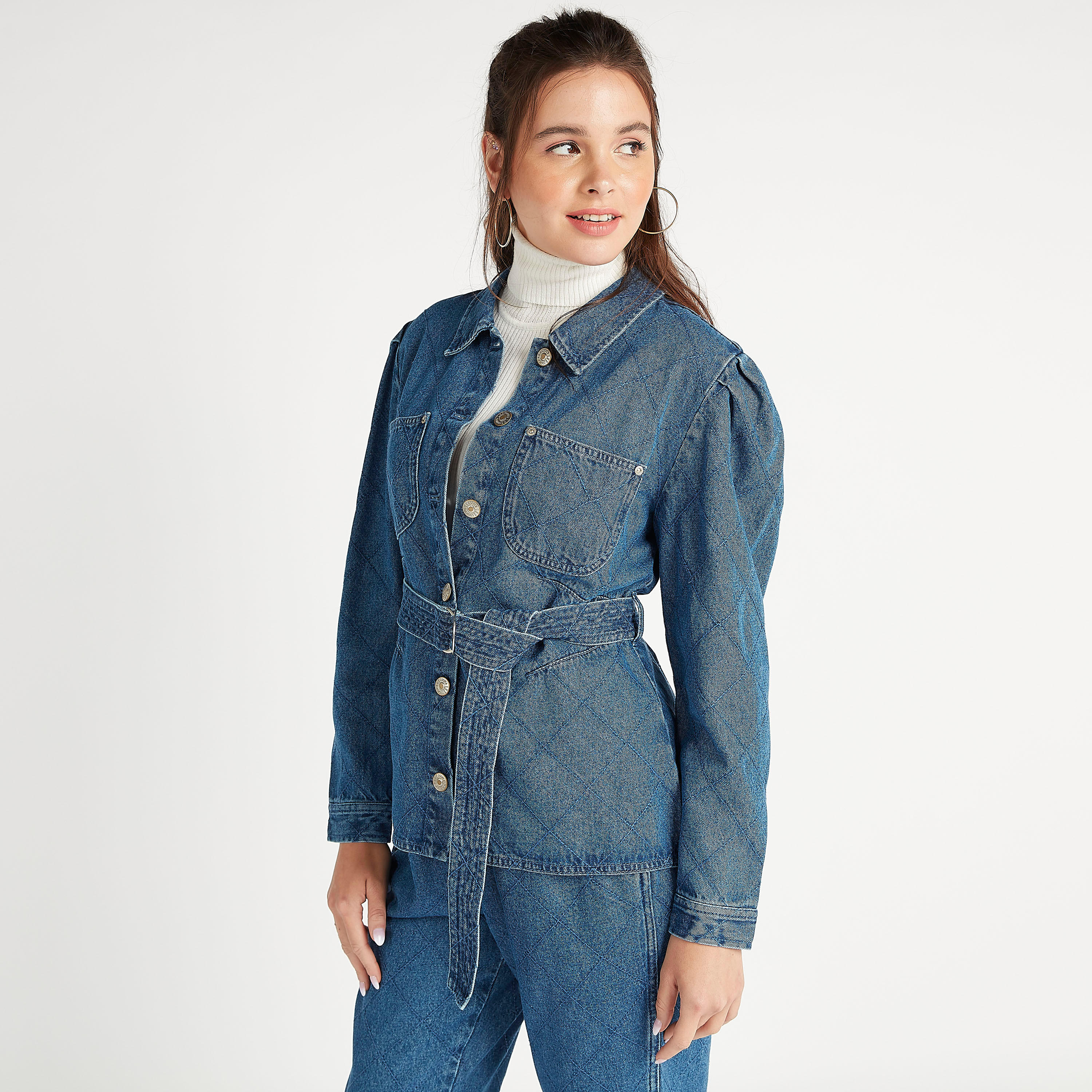 جاكيت مستدام دينم باز الملمس بياقة عادية وحزام من لي كوبر-women-winterwear-coatsandjackets-jackets-image-6