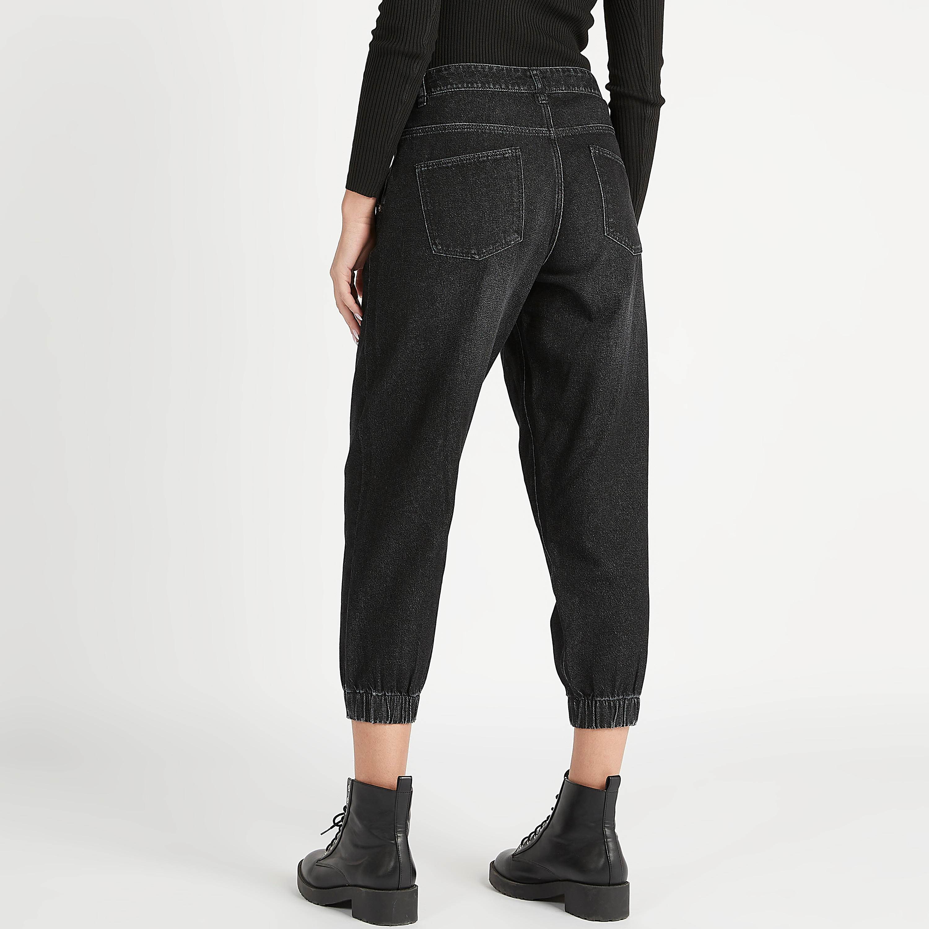 بنطلون رياضي مستدام سادة بخصر متوسّط الارتفاع وأطراف مطّاطيّة وجيوب من لي كوبر-women-clothing-bottoms-joggers-image-4
