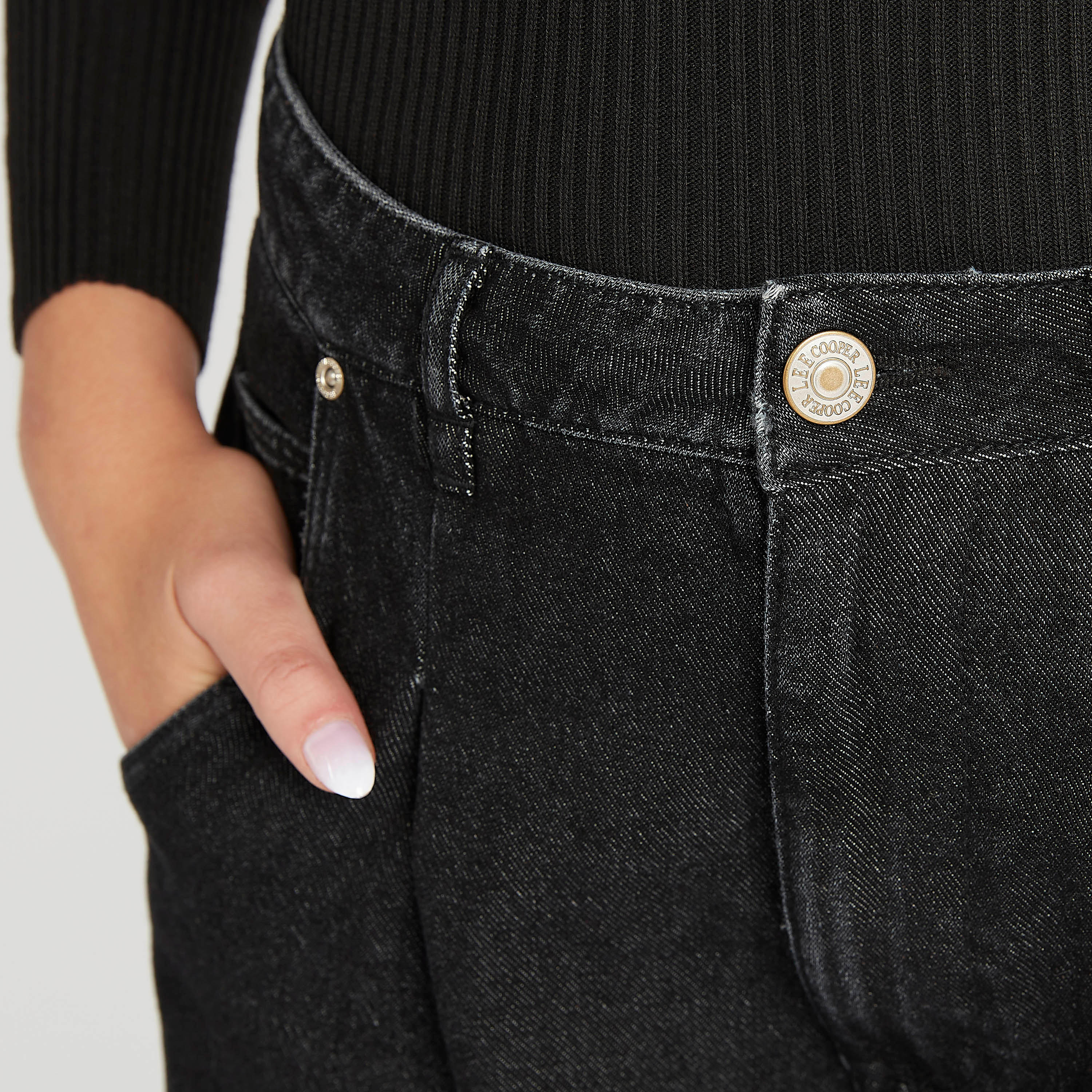 بنطلون رياضي مستدام سادة بخصر متوسّط الارتفاع وأطراف مطّاطيّة وجيوب من لي كوبر-women-clothing-bottoms-joggers-image-5