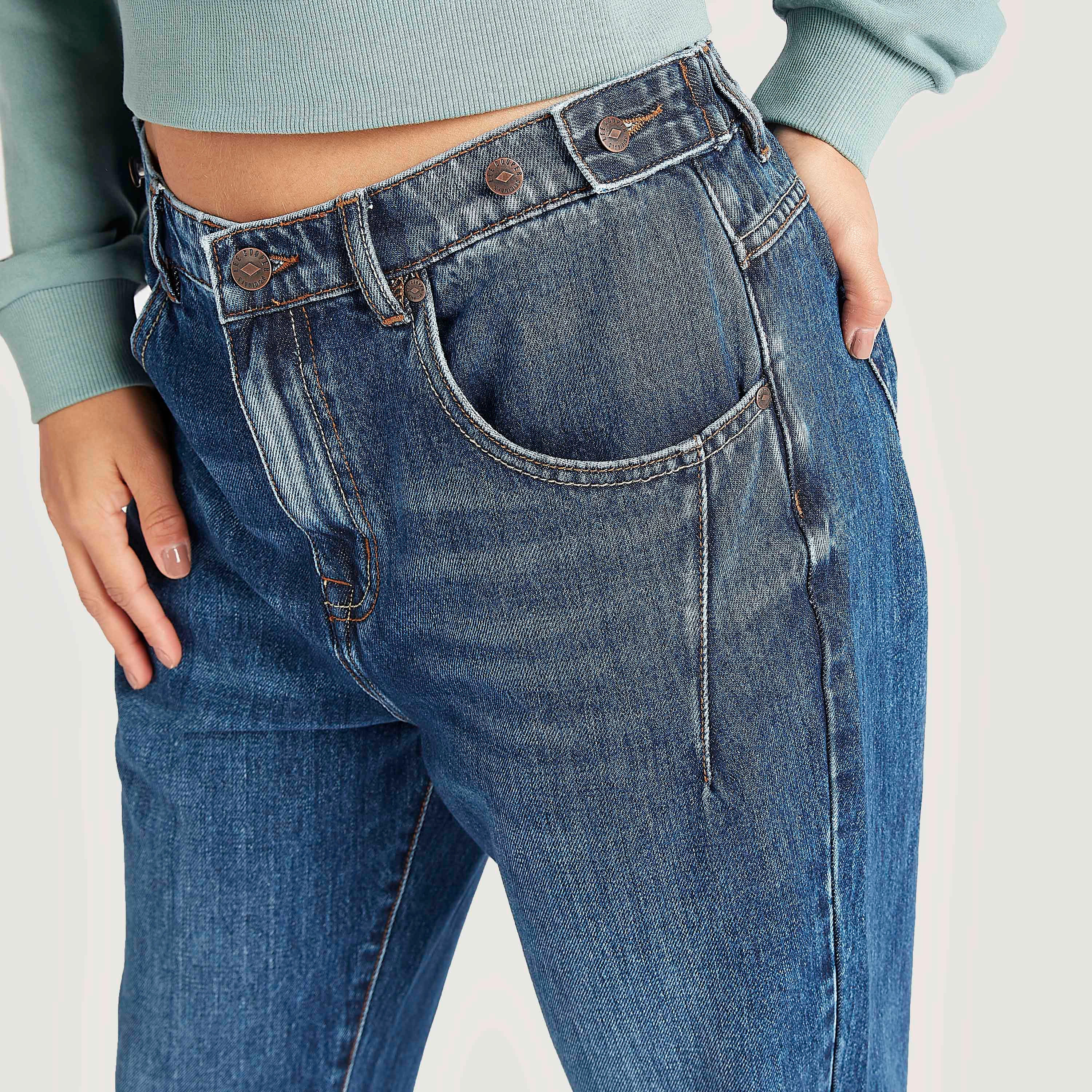 بنطلون رياضي قصير بخصر مرتفع وأطراف بأزرار-women-clothing-bottoms-joggers-image-3