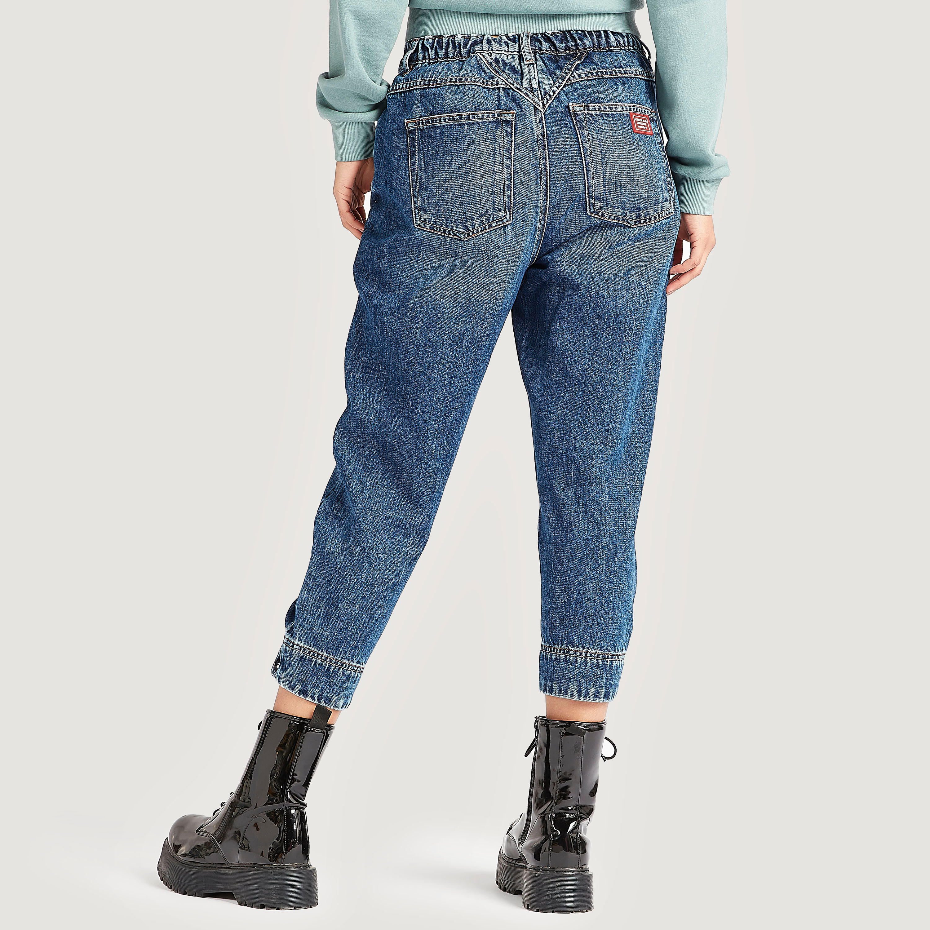 بنطلون رياضي قصير بخصر مرتفع وأطراف بأزرار-women-clothing-bottoms-joggers-image-4