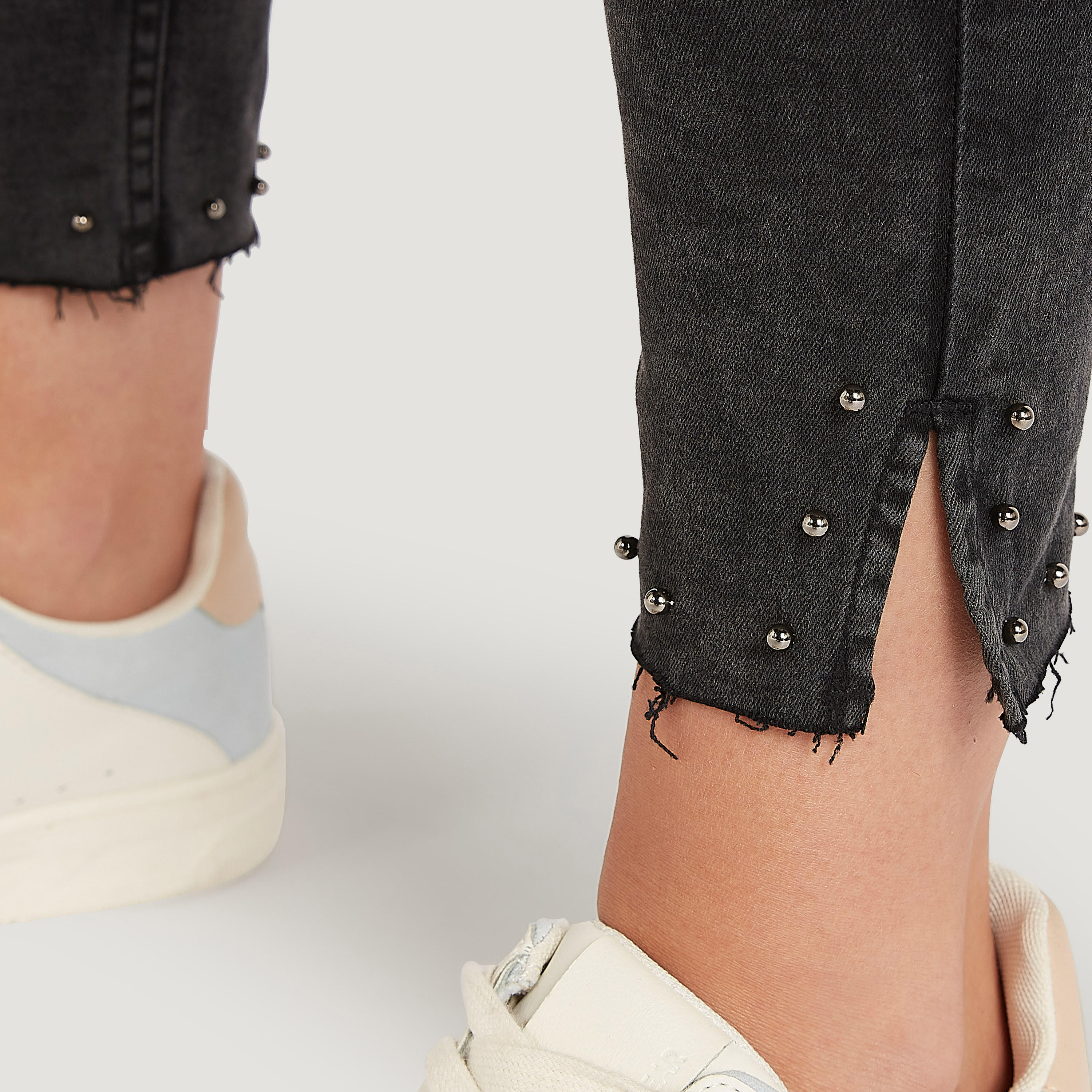 بنطلون جينز قصير سوبر سكيني بزر إغلاق من لي كوبر-women-clothing-bottoms-jeans-image-3
