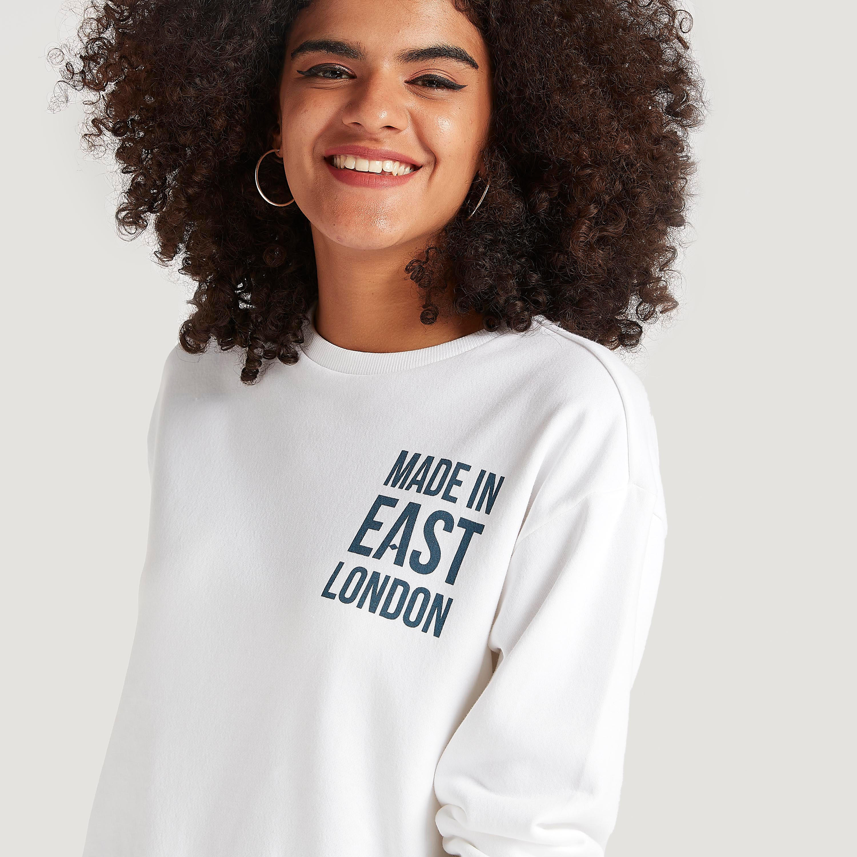 سويت شيرت بياقة ضيّقة وأكمام طويلة بطبعات من لي كوبر-women-winterwear-hoodiesandsweatshirts-sweatshirts-image-4