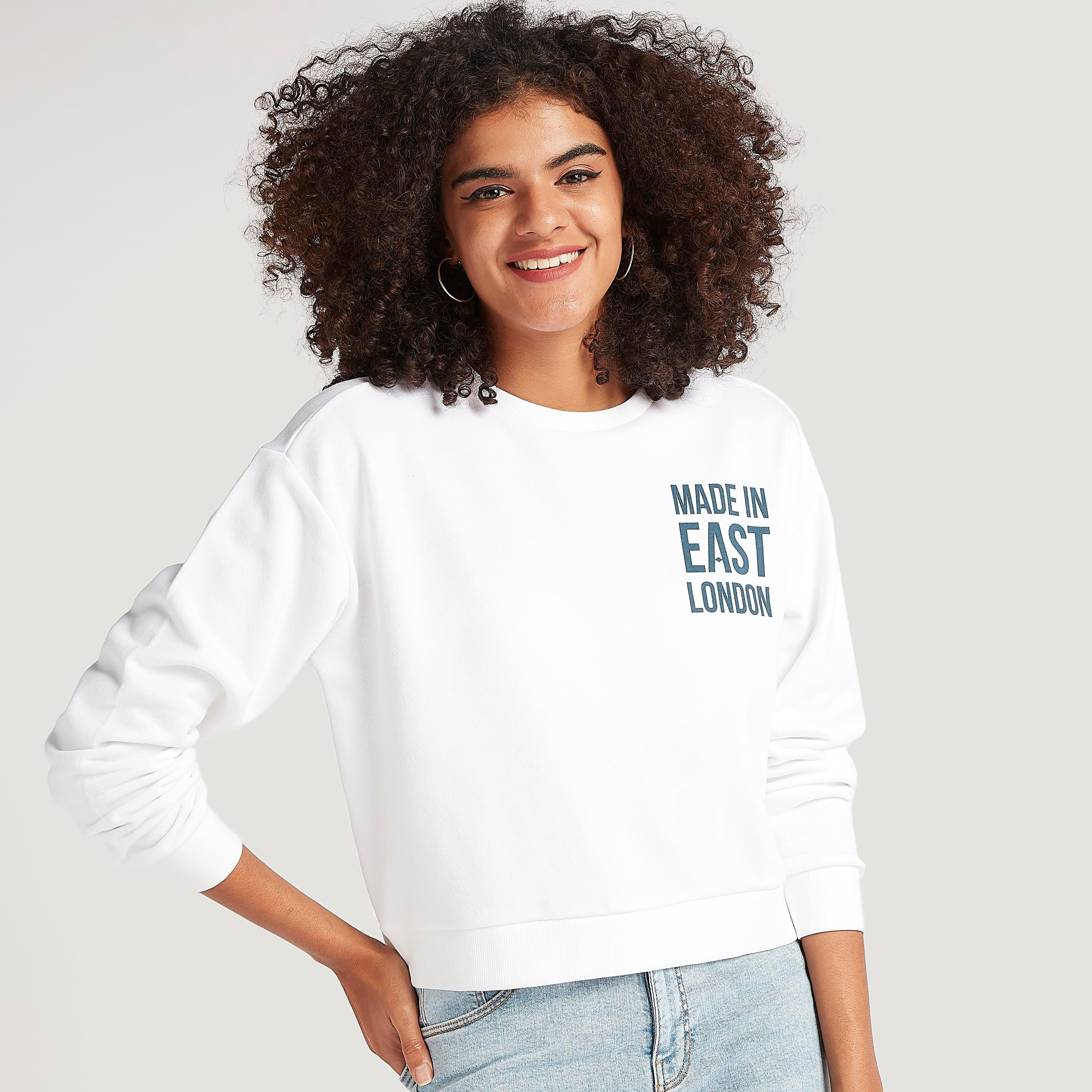 سويت شيرت بياقة ضيّقة وأكمام طويلة بطبعات من لي كوبر-women-winterwear-hoodiesandsweatshirts-sweatshirts-image-5