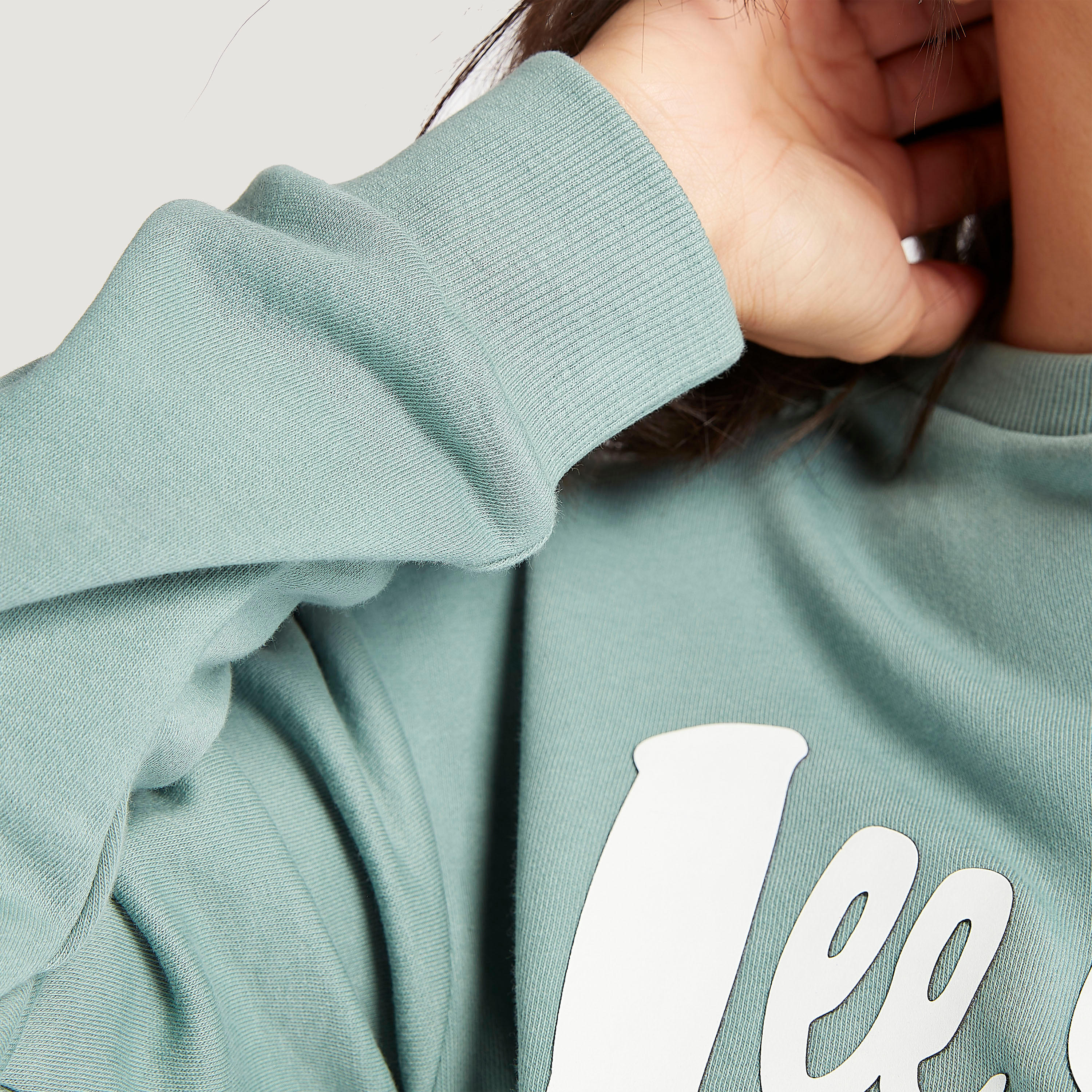 سويت شيرت بياقة ضيّقة وأكمام طويلة وطبعات من لي كوبر-women-winterwear-hoodiesandsweatshirts-sweatshirts-image-1