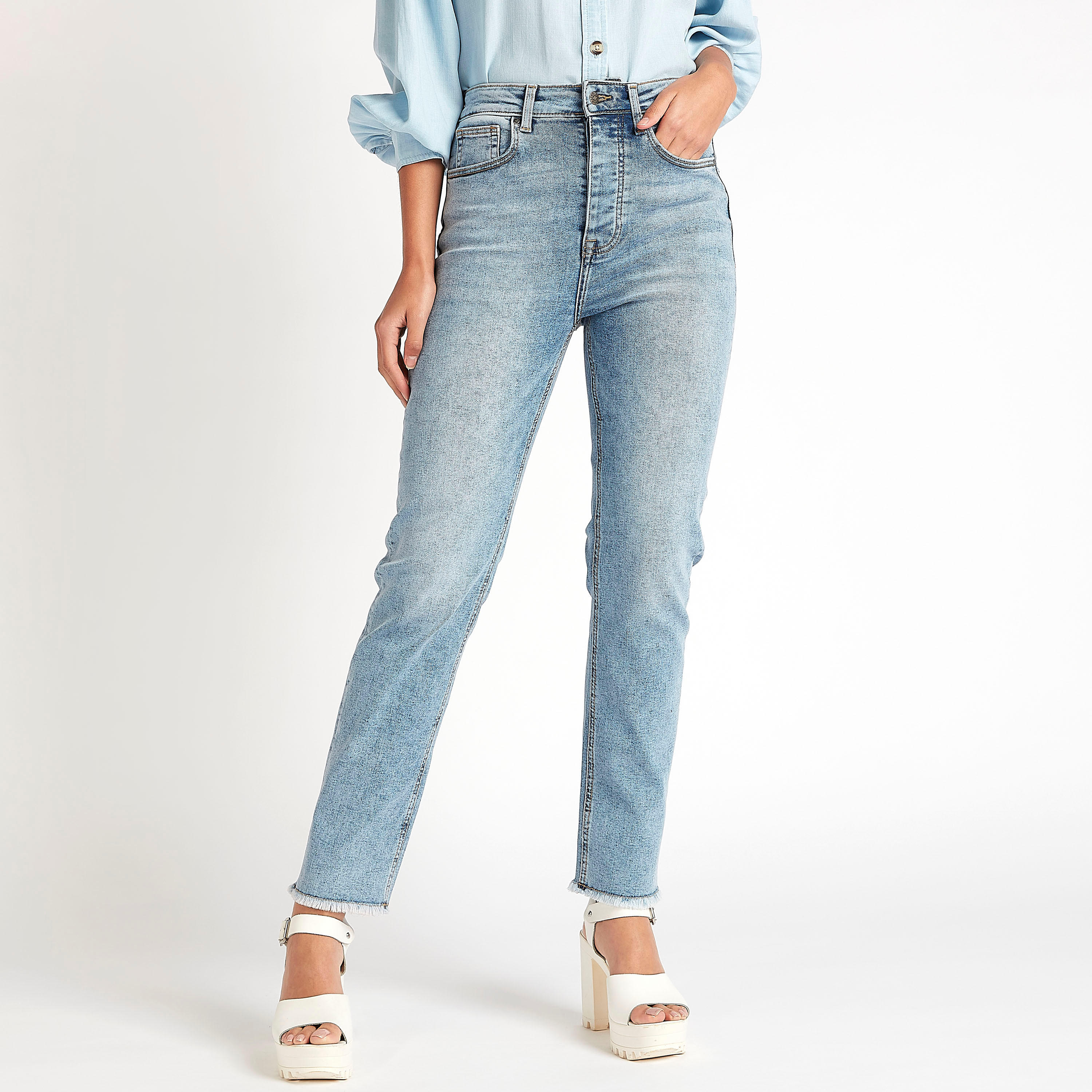 بنطلون جينز دنيم سادة بخصر متوسّط الارتفاع وجيوب من لي كوبر-women-clothing-bottoms-jeans-image-5
