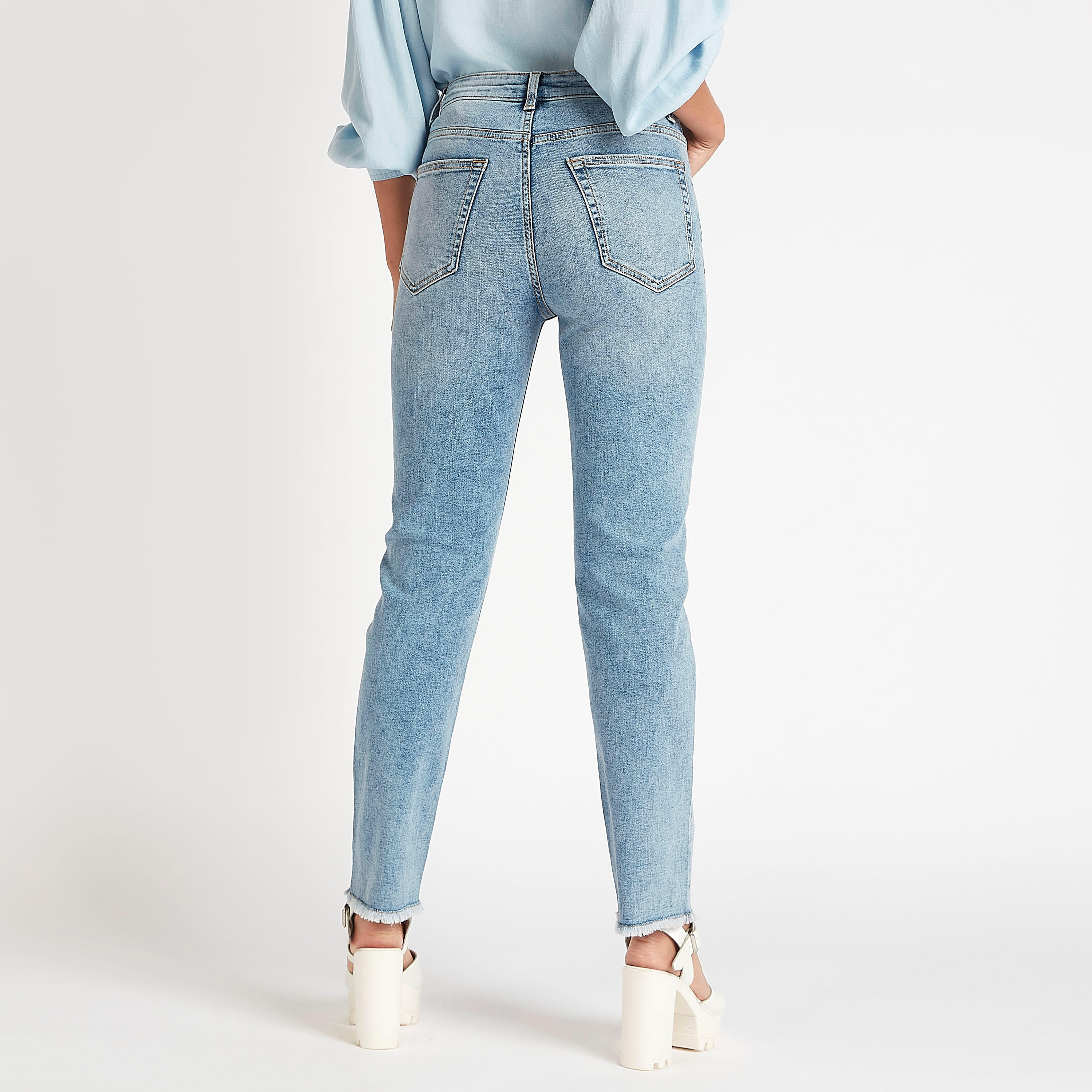 بنطلون جينز دنيم سادة بخصر متوسّط الارتفاع وجيوب من لي كوبر-women-clothing-bottoms-jeans-image-2