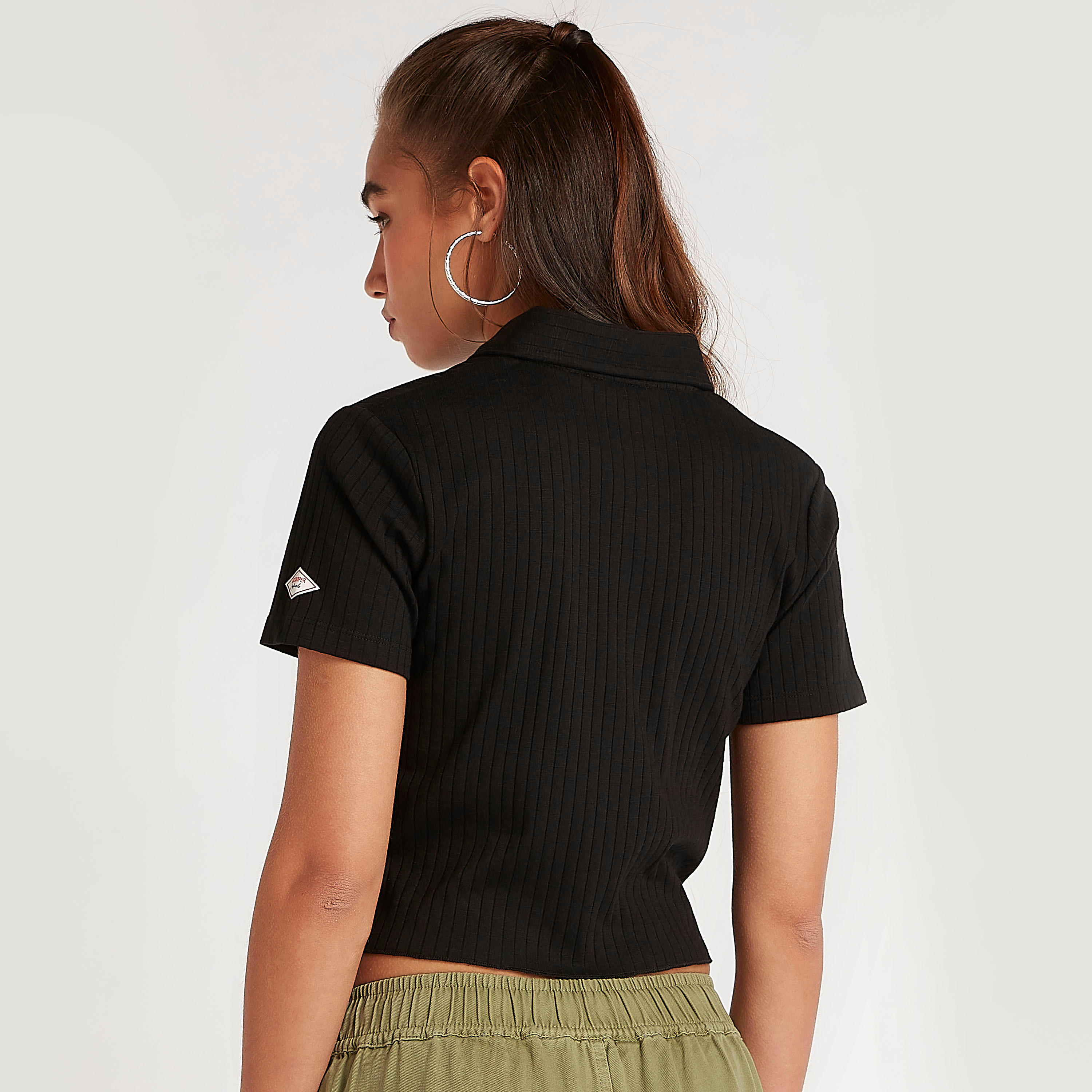بلوزة مضلّعة بياقة عادية وأربطة من لي كوبر-women-clothing-tshirts-image-4