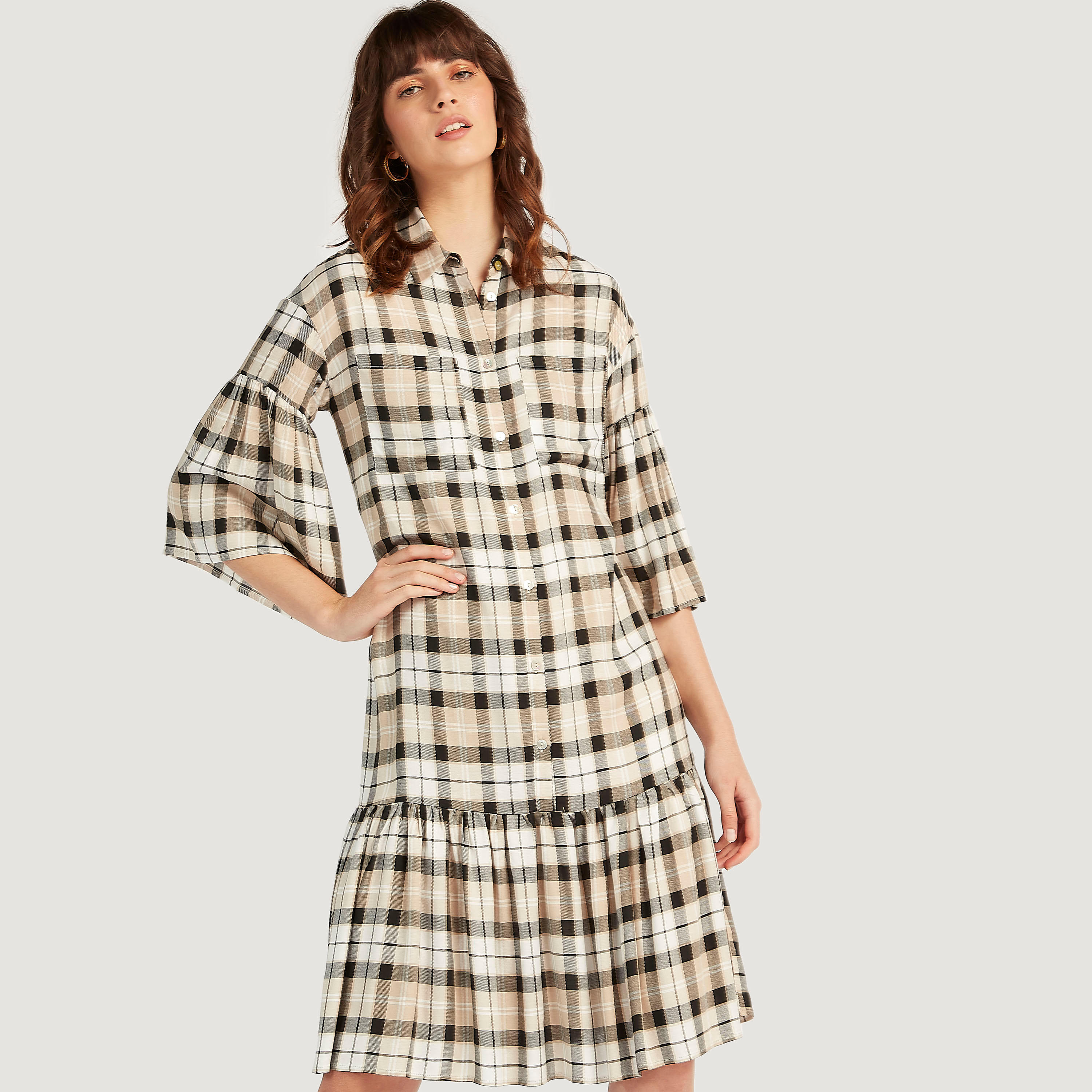 فستان قميص ميدي كاروهات بخصر منخفض من لي كوبر-women-clothing-dresses-image-1