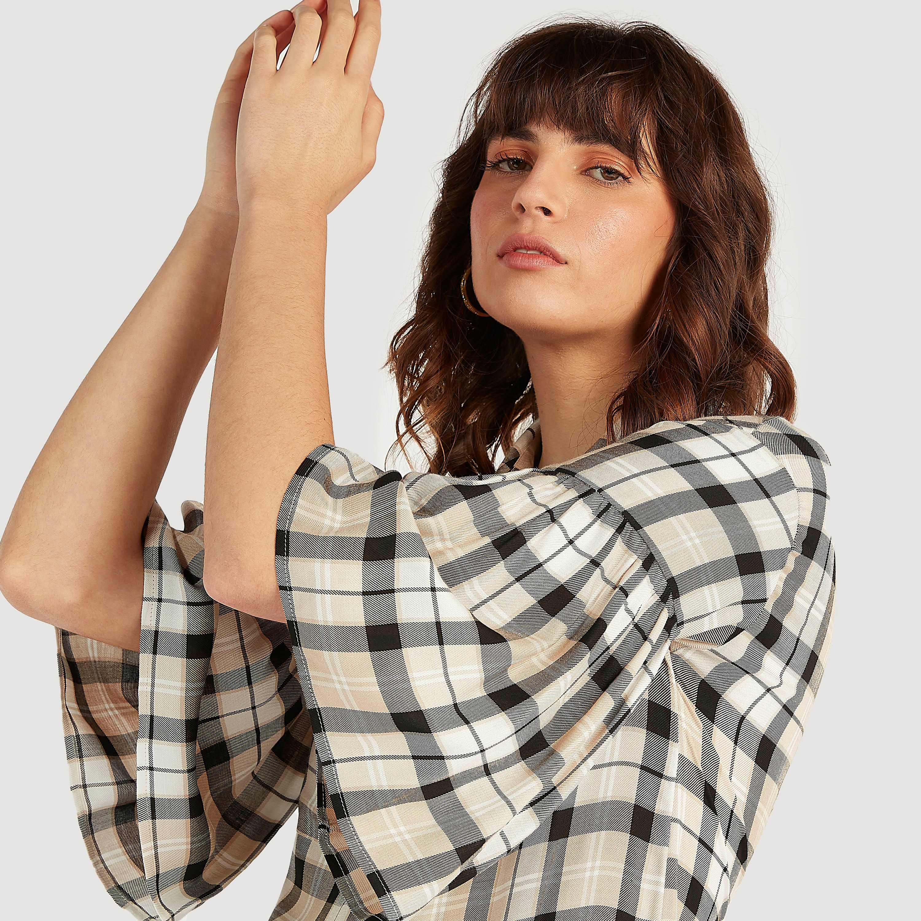 فستان قميص ميدي كاروهات بخصر منخفض من لي كوبر-women-clothing-dresses-image-3