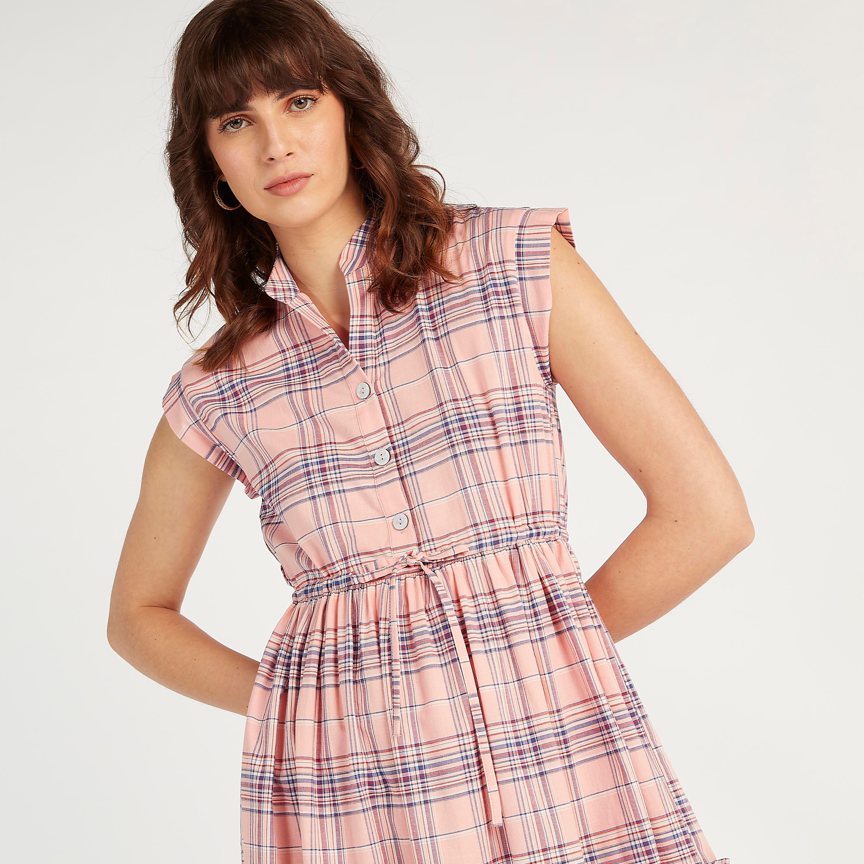 فستان كاروهات ميدي إيه لاين بأكمام كاب من لي كوبر-women-clothing-dresses-image-5