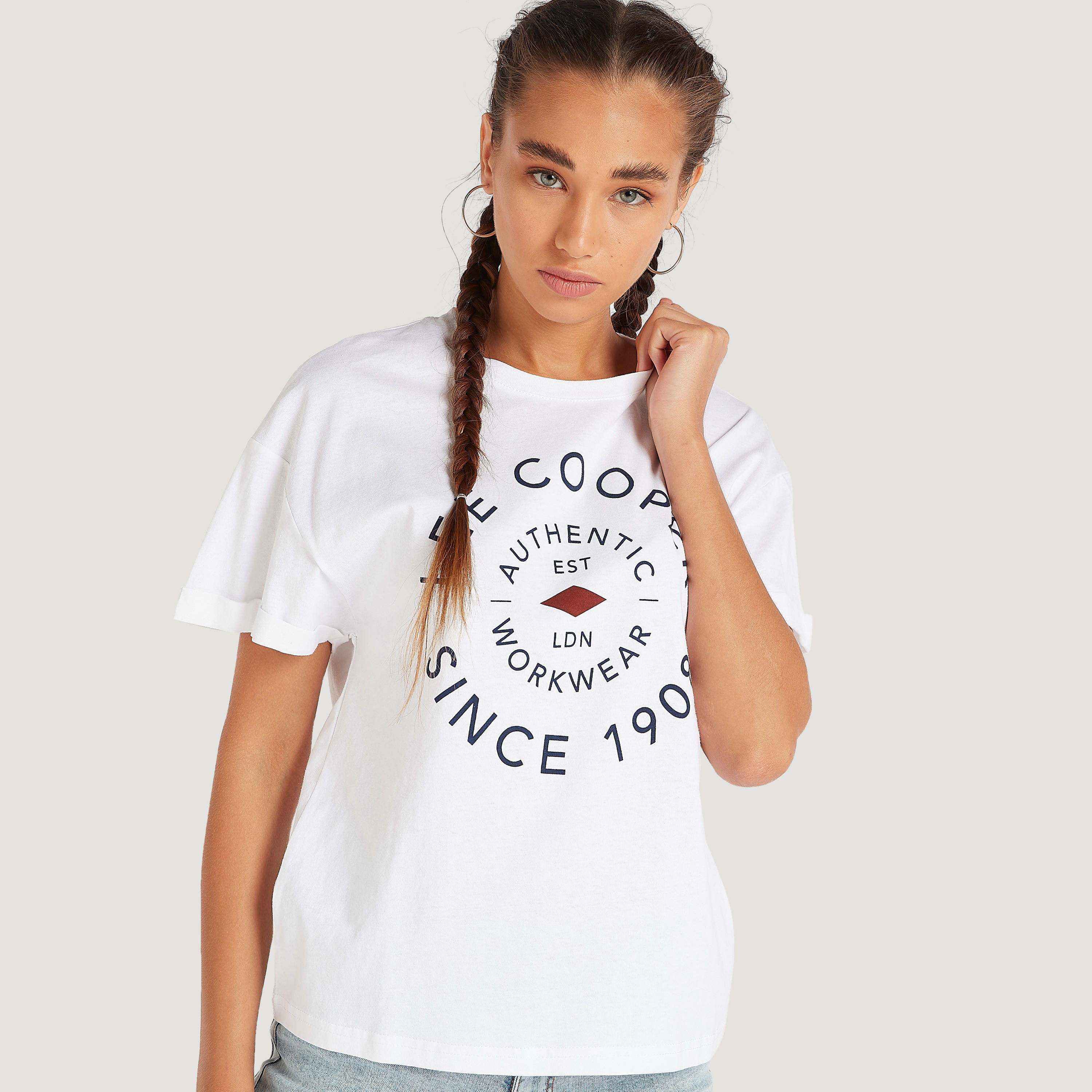 تيشيرت بياقة ضيّقة وطبعات وأكمام قصيرة من لي كوبر-women-clothing-tshirts-image-1