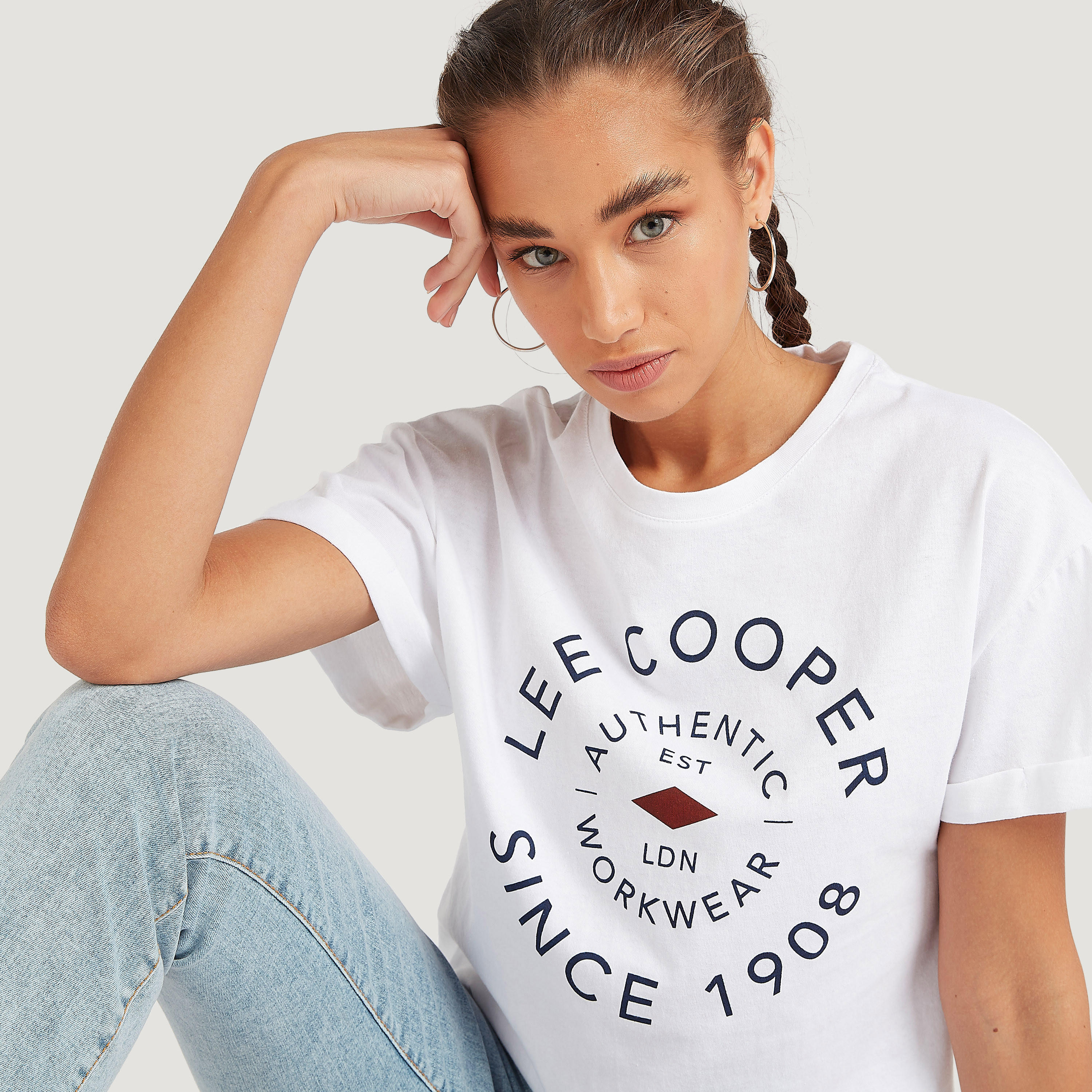 تيشيرت بياقة ضيّقة وطبعات وأكمام قصيرة من لي كوبر-women-clothing-tshirts-image-3