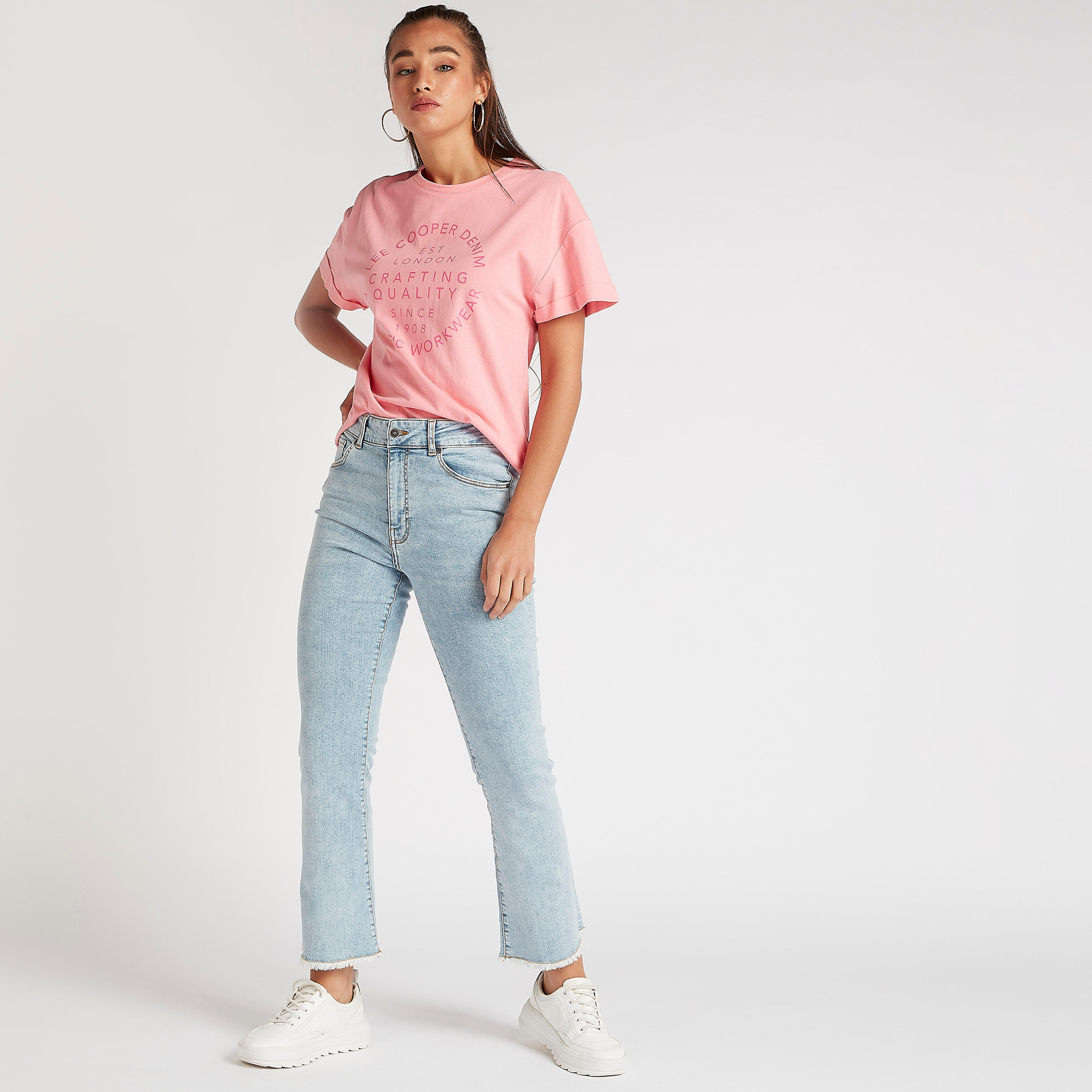 تيشيرت بياقة ضيّقة وطبعات وأكمام قصيرة من لي كوبر-women-clothing-tshirts-image-2