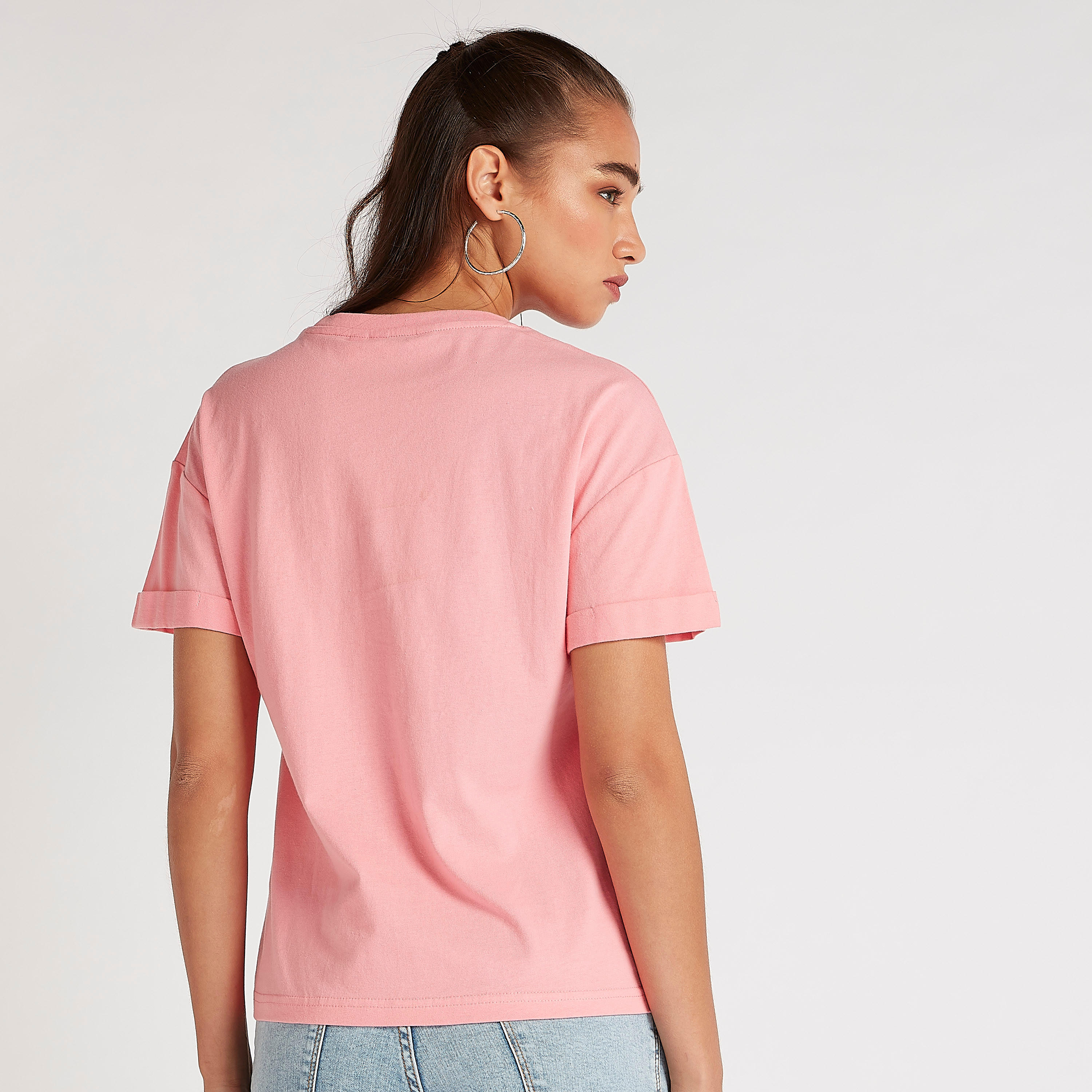 تيشيرت بياقة ضيّقة وطبعات وأكمام قصيرة من لي كوبر-women-clothing-tshirts-image-4