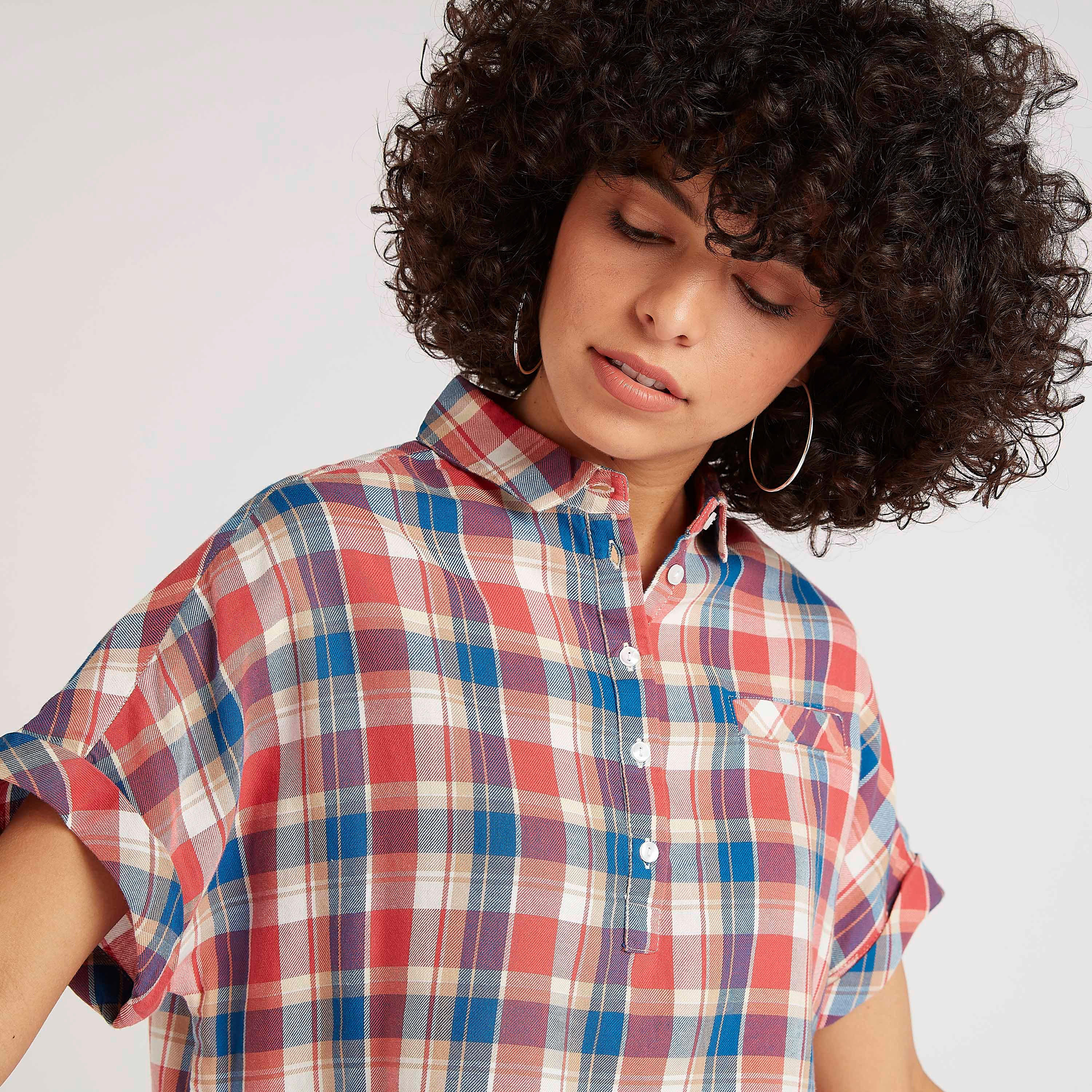 قميص قصير كاروهات بأكمام قصيرة من لي كوبر-women-clothing-shirtsandblouses-shirts-image-3