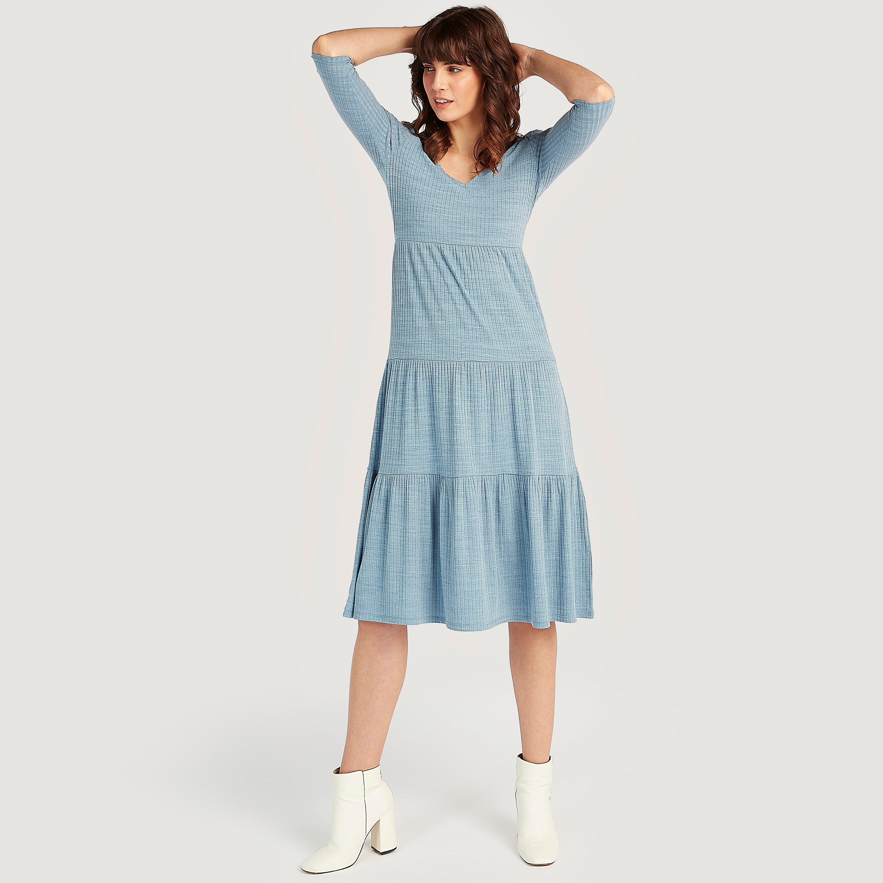 فستان ميدي إيه لاين بارز الملمس بأكمام قصيرة وياقة v من لي كوبر-women-clothing-dresses-image-2