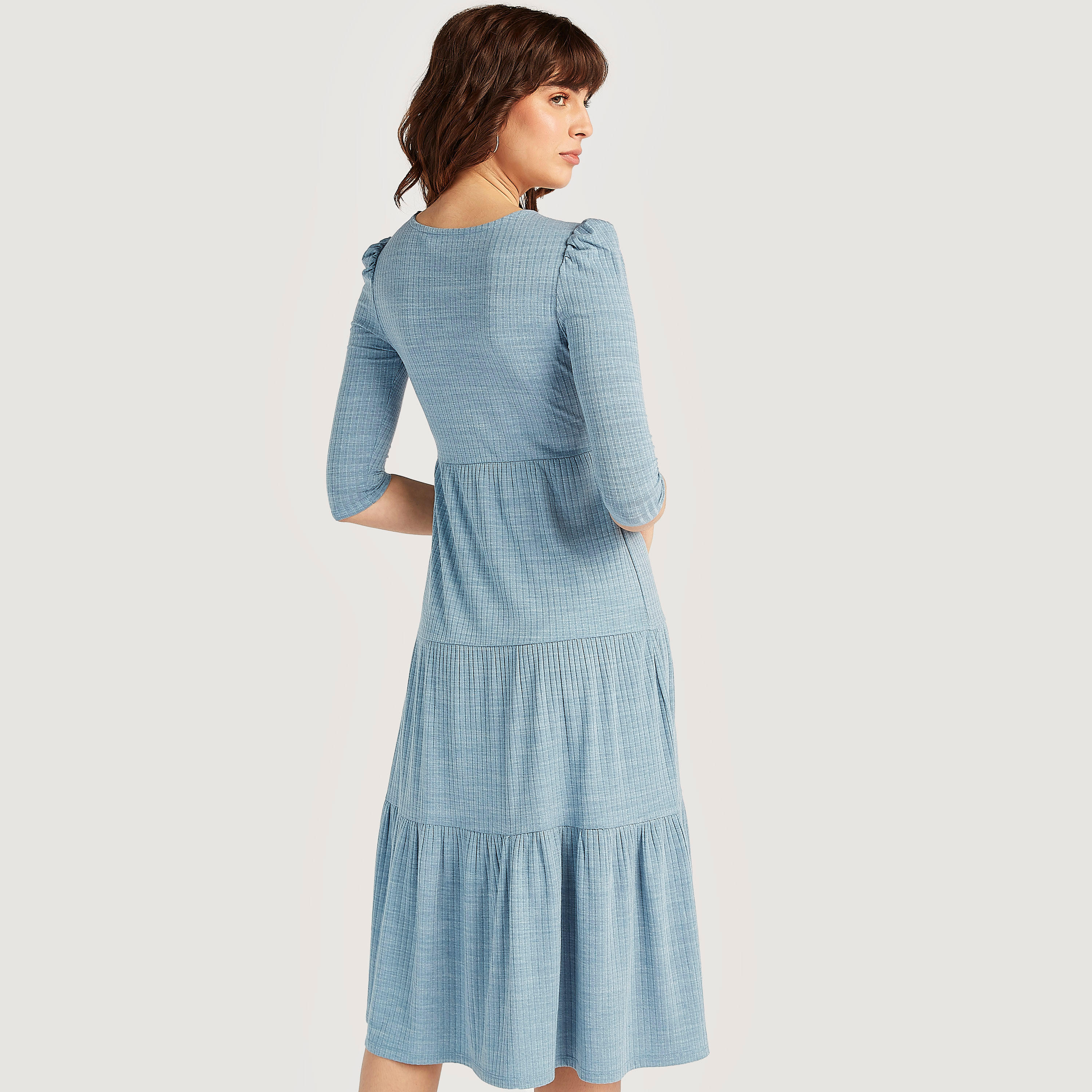 فستان ميدي إيه لاين بارز الملمس بأكمام قصيرة وياقة v من لي كوبر-women-clothing-dresses-image-4