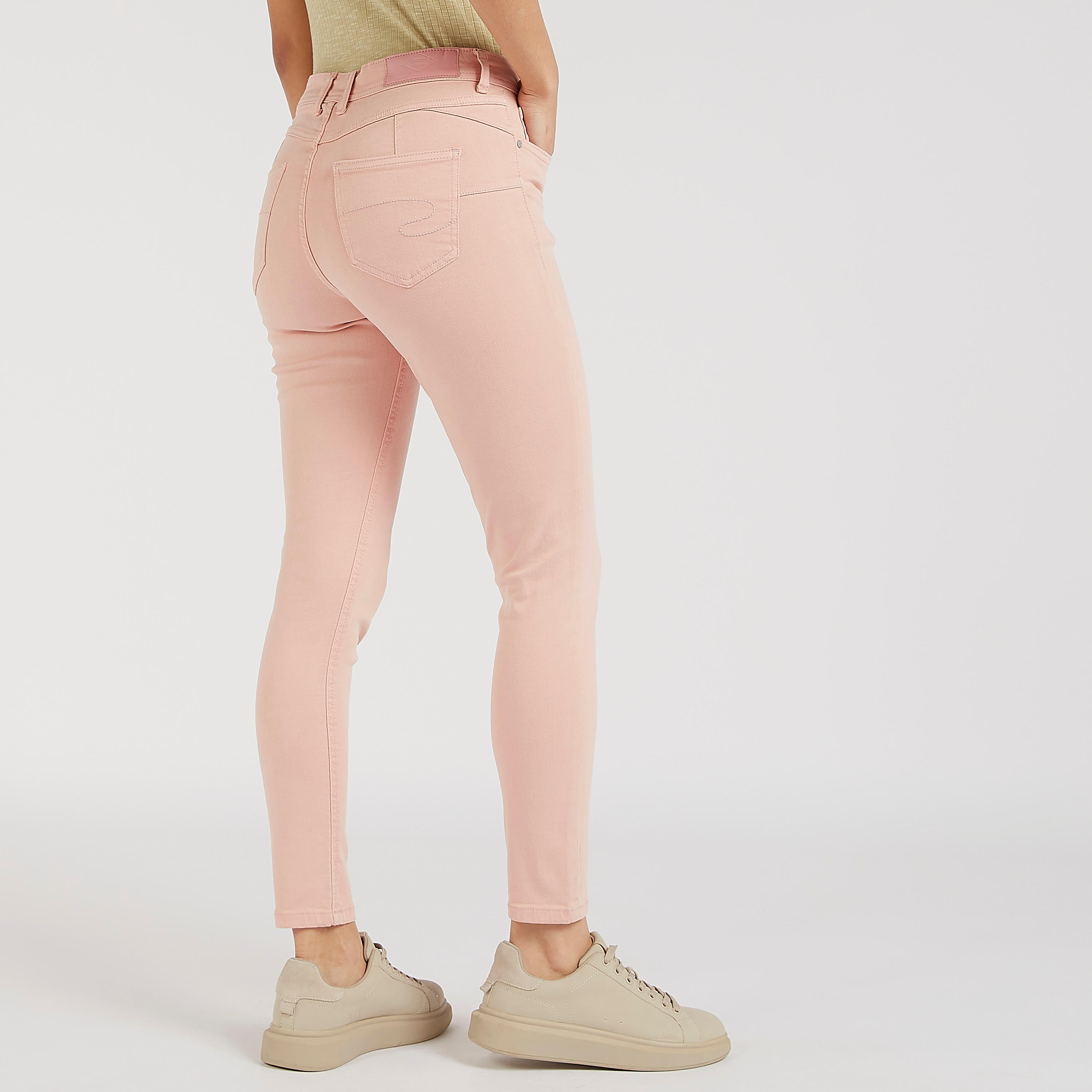بنطلون جينز دنيم بقصّة سكيني وخصر مرتفع من لي كوبر-women-clothing-bottoms-jeans-image-4