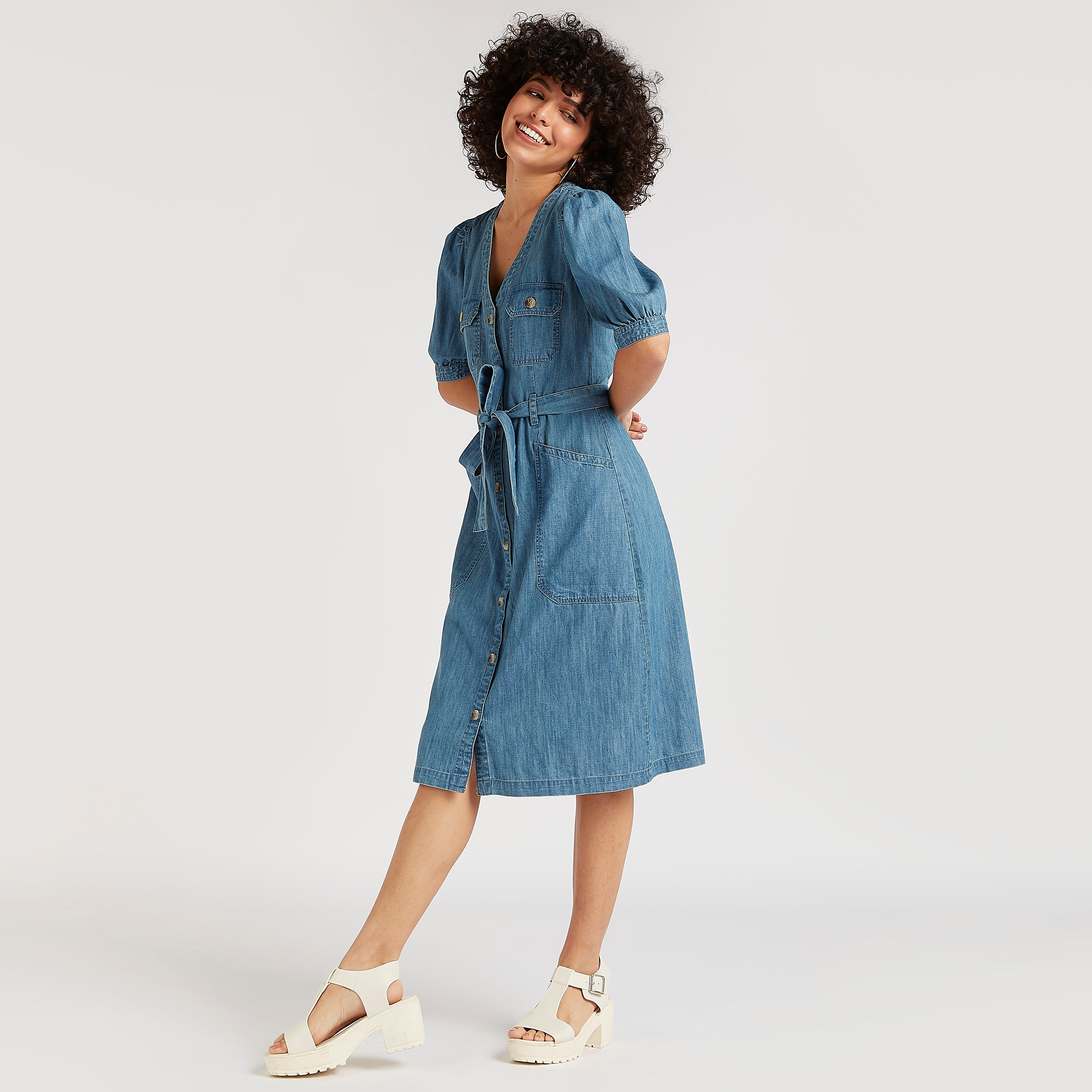 فستان دنيم إيه لاين بحزام وأكمام منفوخة من لي كوبر-women-clothing-dresses-image-7
