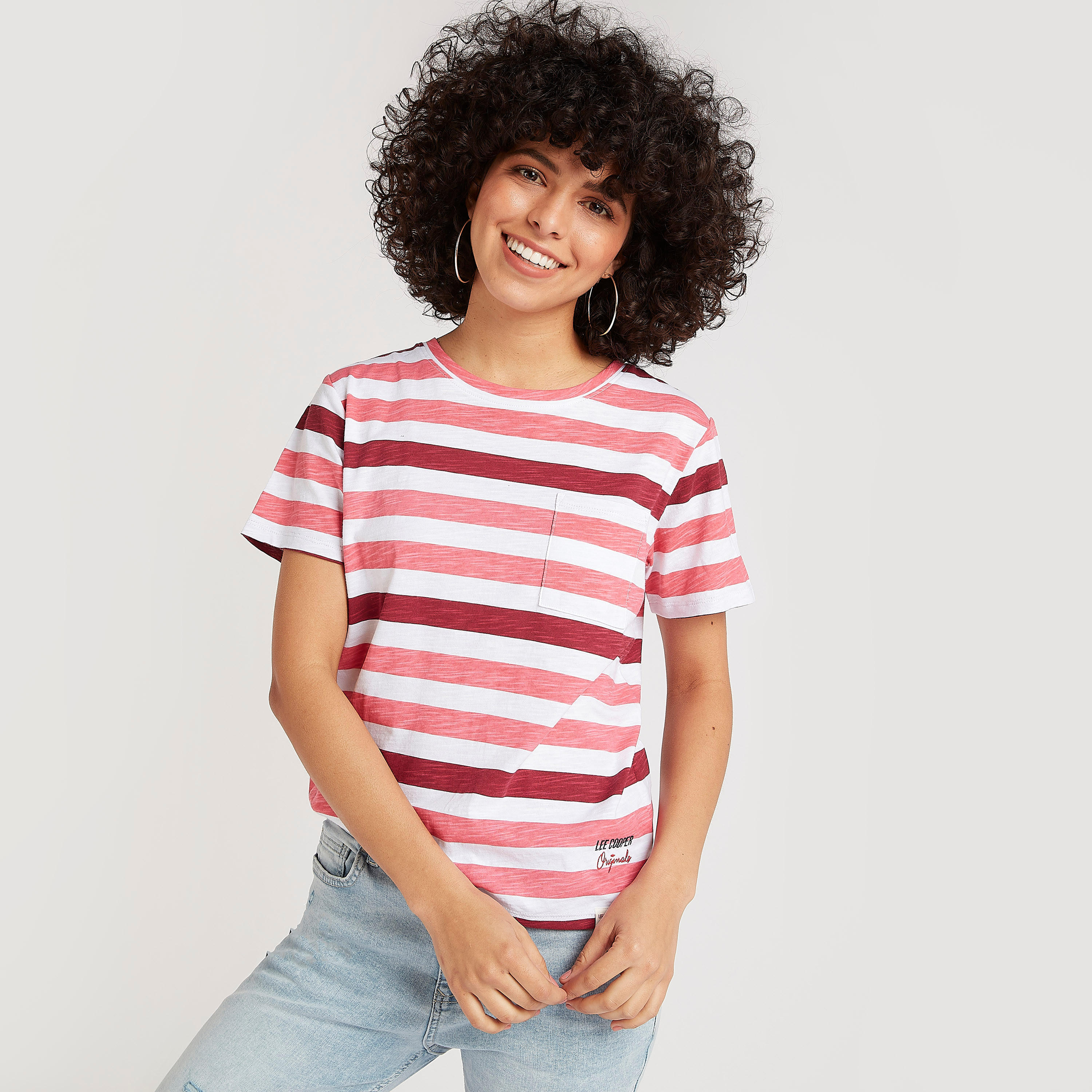تيشيرت مقلّم بياقة ضيّقة وأكمام قصيرة من لي كوبر-women-clothing-tshirts-image-6