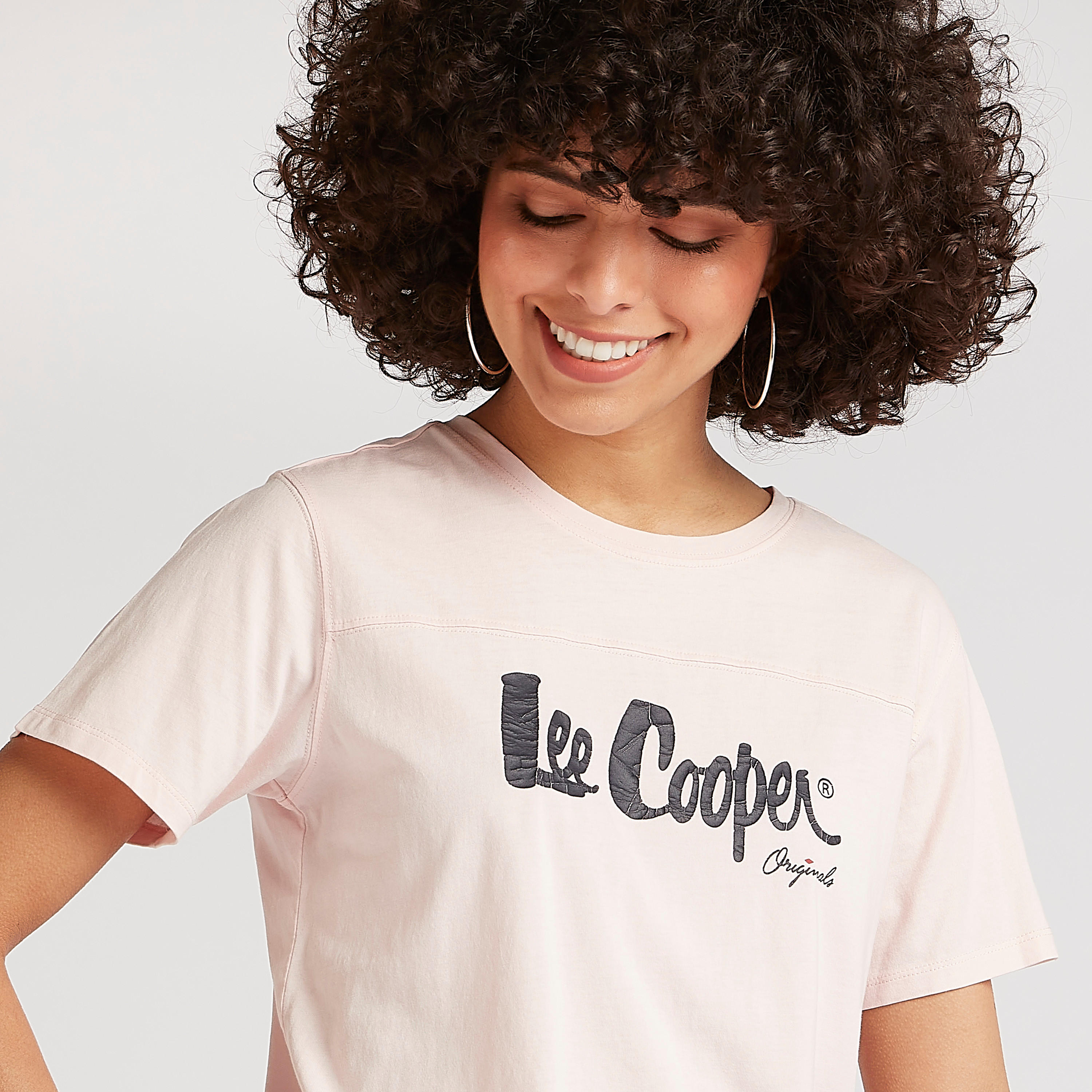 تيشيرت بياقة ضيّقة وأكمام قصيرة وطبعات-women-clothing-tshirts-image-2