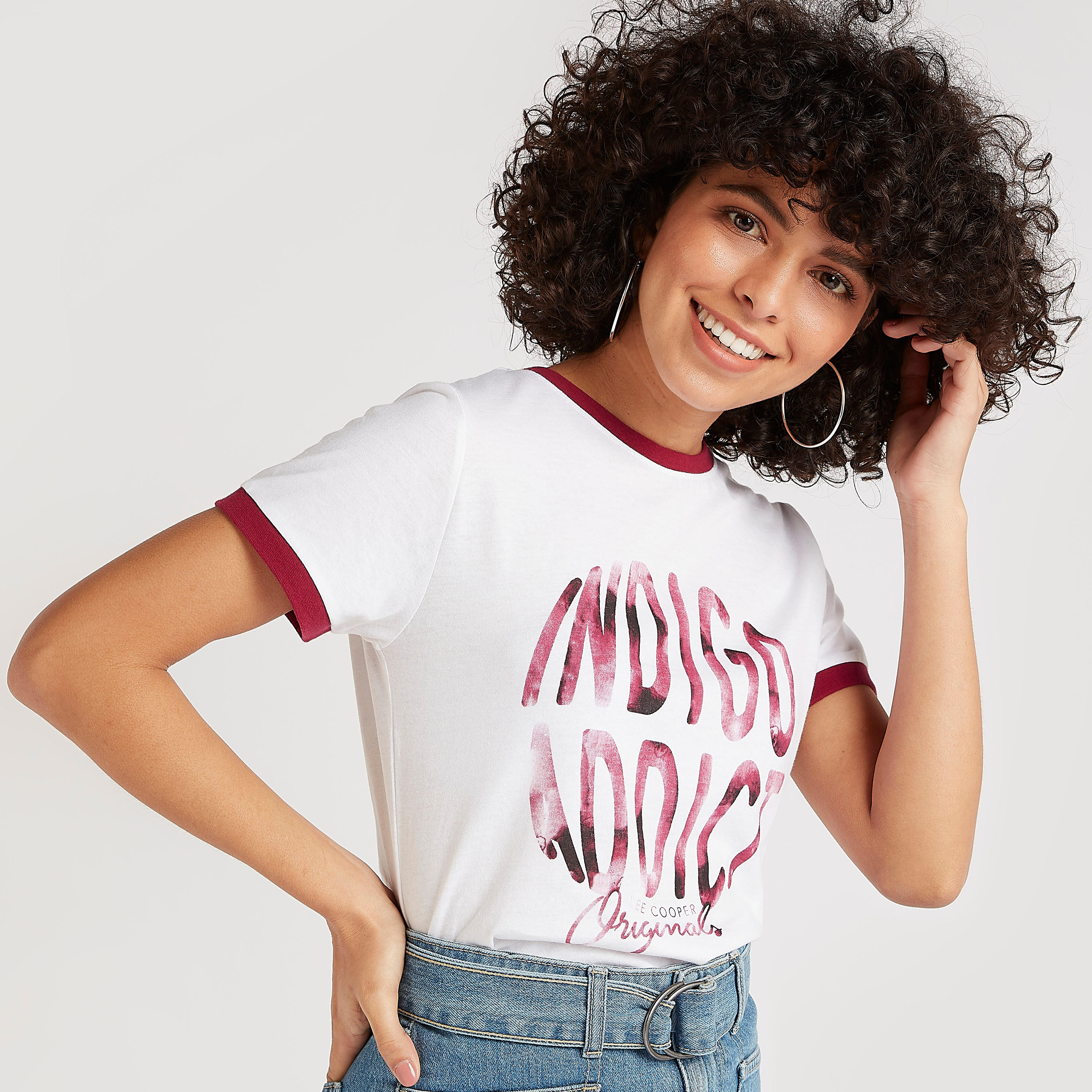 تيشيرت بياقة ضيّقة وأكمام قصيرة وطبعات-women-clothing-tshirts-image-4