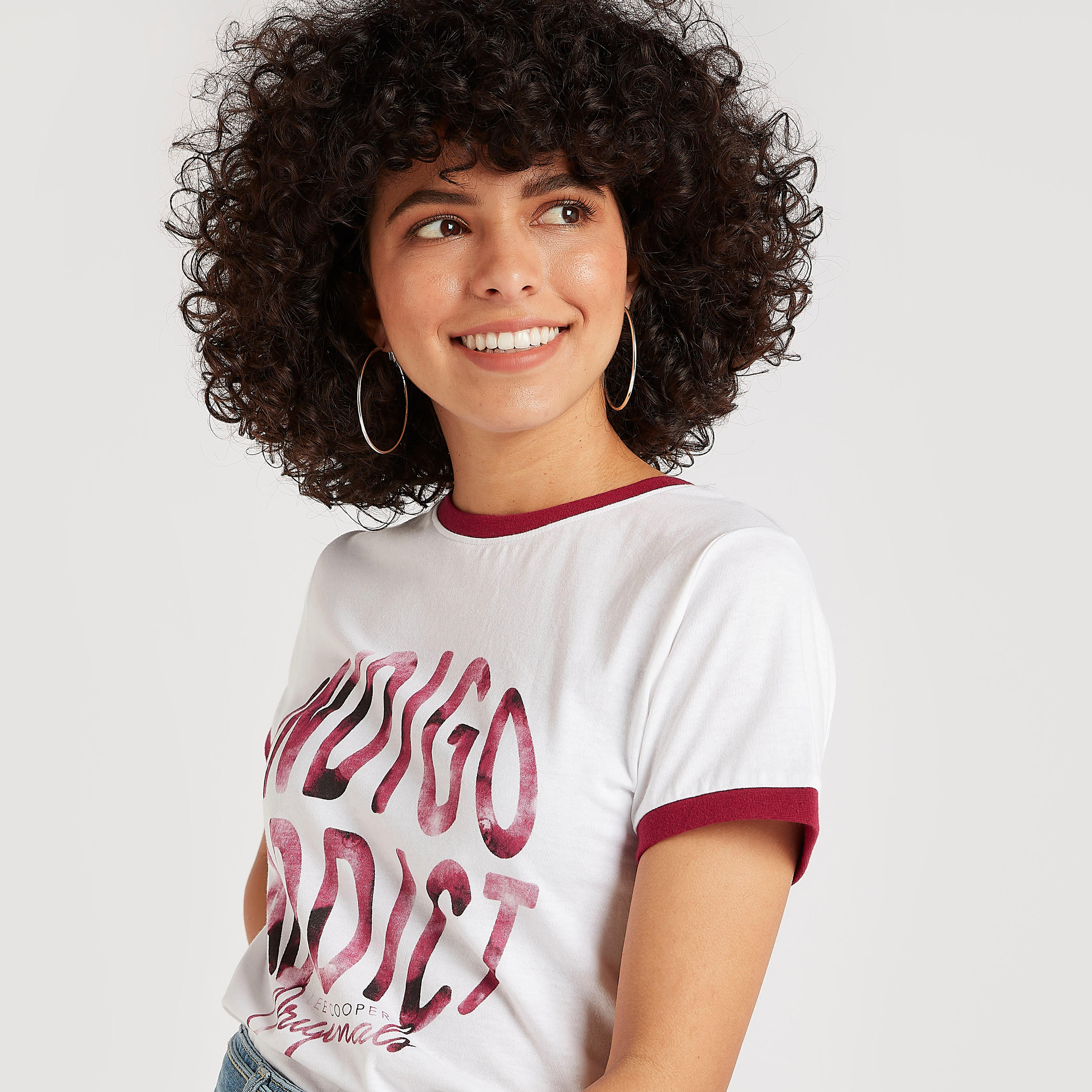 تيشيرت بياقة ضيّقة وأكمام قصيرة وطبعات-women-clothing-tshirts-image-2
