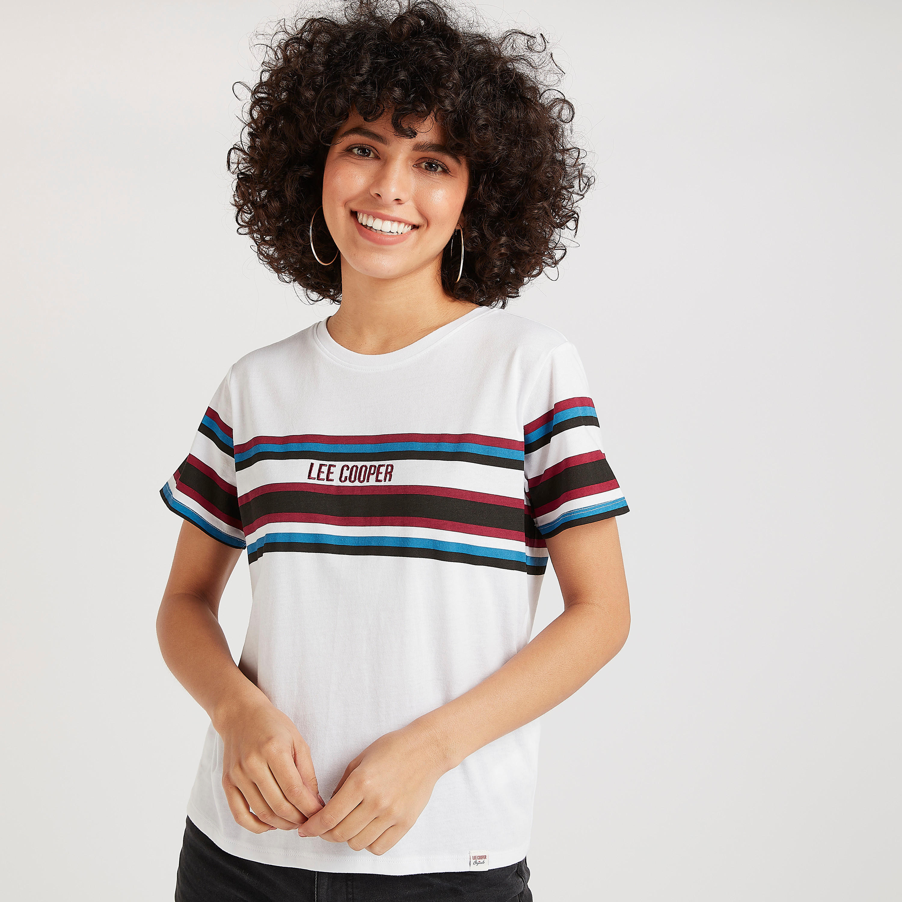 تيشيرت مقلّم بياقة ضيّقة وأكمام قصيرة من لي كوبر-women-clothing-tshirts-image-5