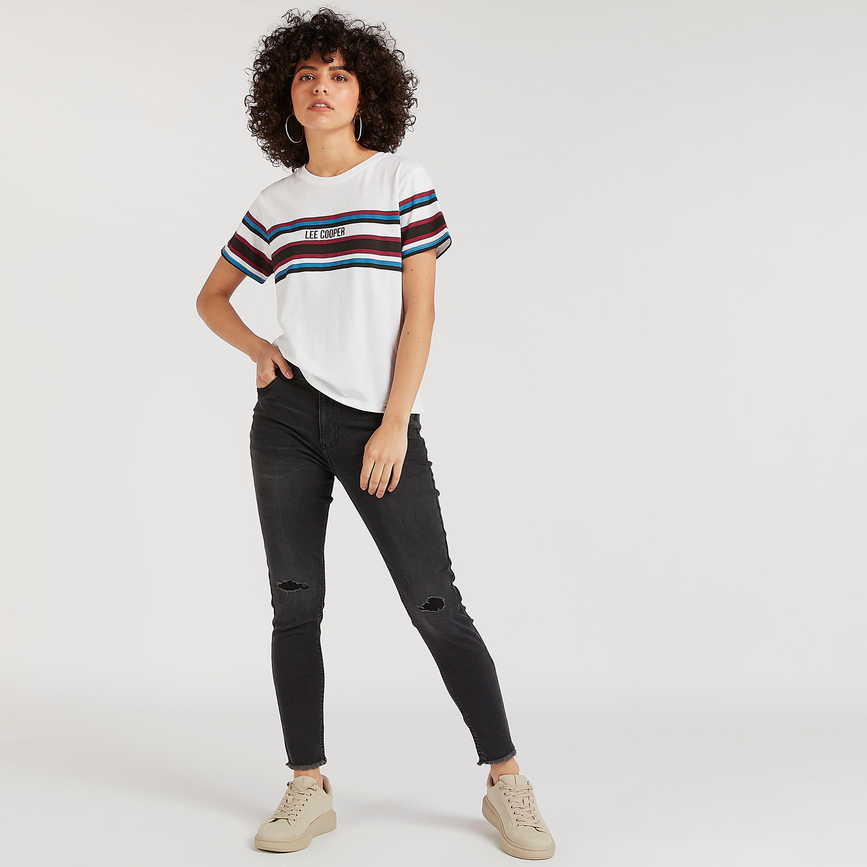 تيشيرت مقلّم بياقة ضيّقة وأكمام قصيرة من لي كوبر-women-clothing-tshirts-image-4