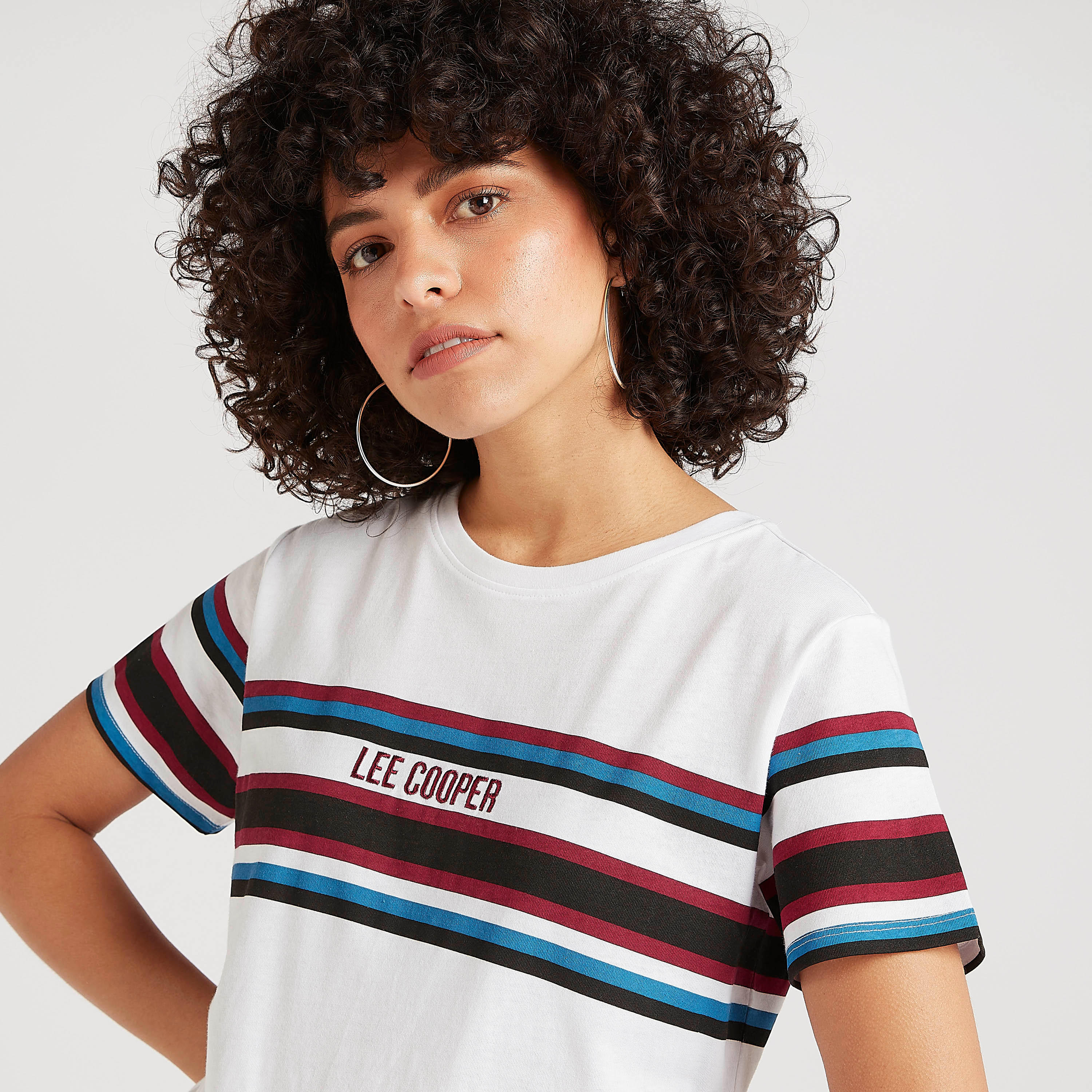تيشيرت مقلّم بياقة ضيّقة وأكمام قصيرة من لي كوبر-women-clothing-tshirts-image-3